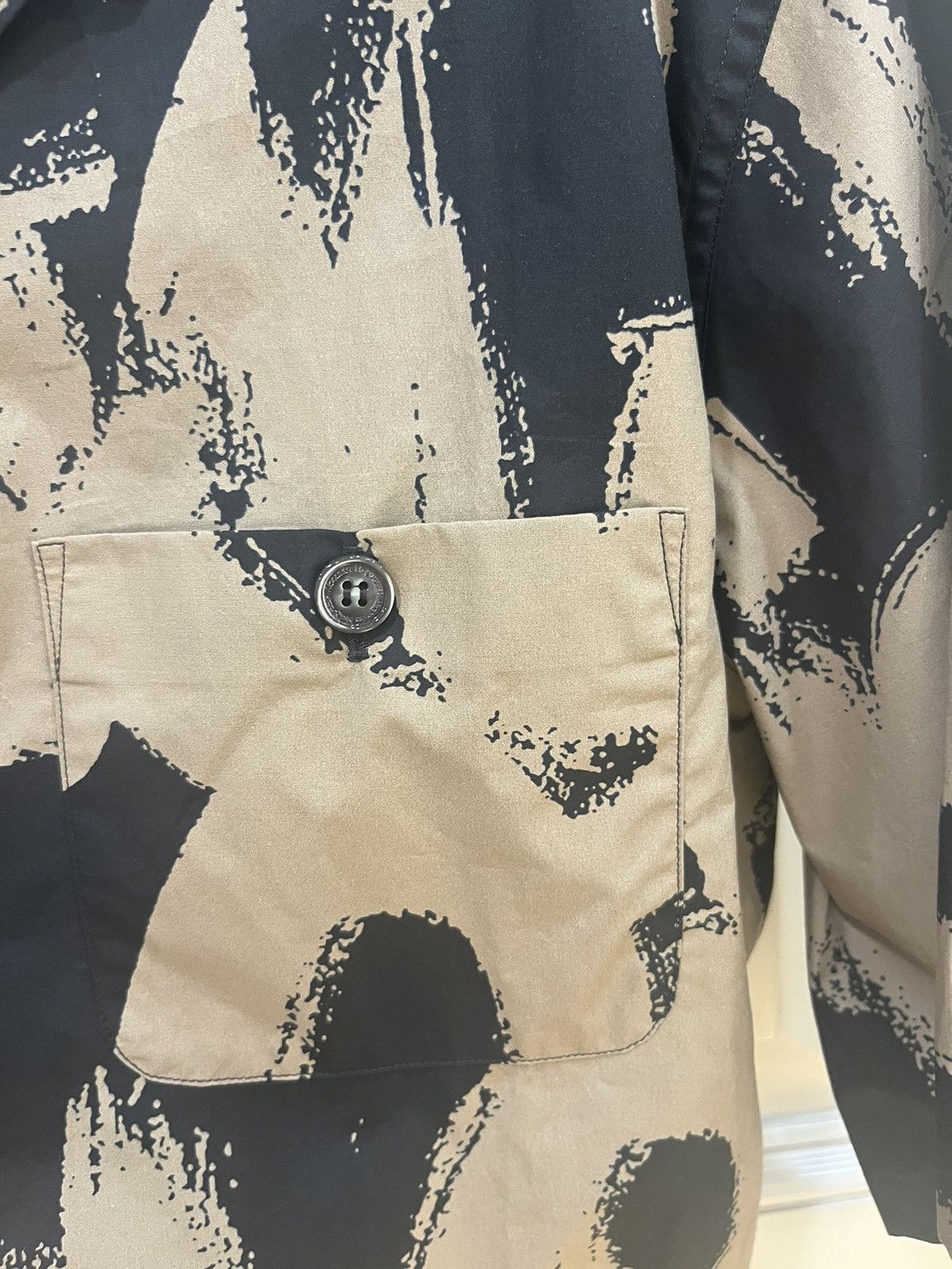 Alexander McQueen Graffiti logo print short sleeve shirt size 15++ Size US M / EU 48-50 / 2 - 7 Thumbnail