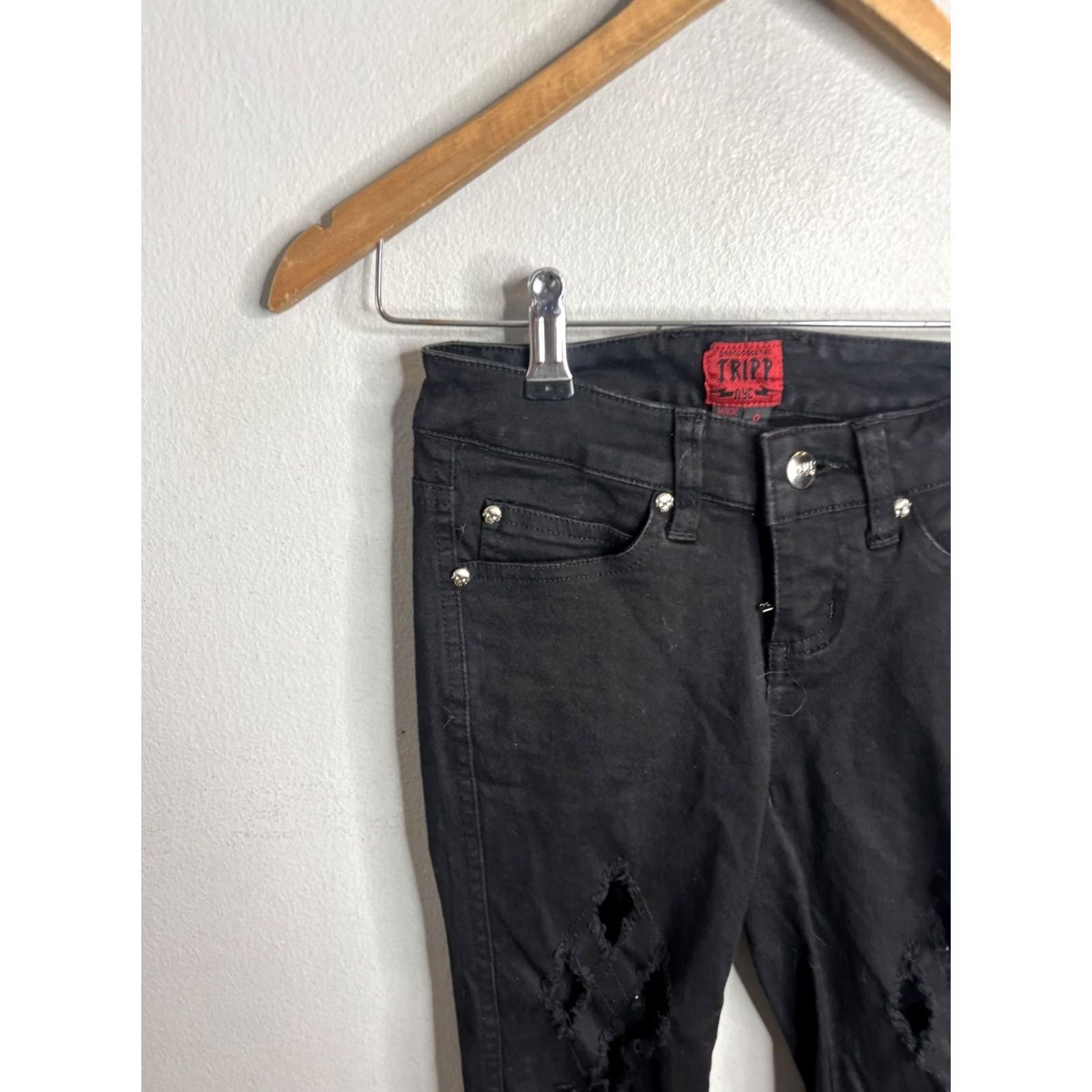 Tripp NYC VINTAGE? No. Tripp NYC Jeans Juniors 0 Black Skinny Mid Rise Distressed Ripped Denim Size 25" / US 0 / IT 36 - 2 Thumbnail