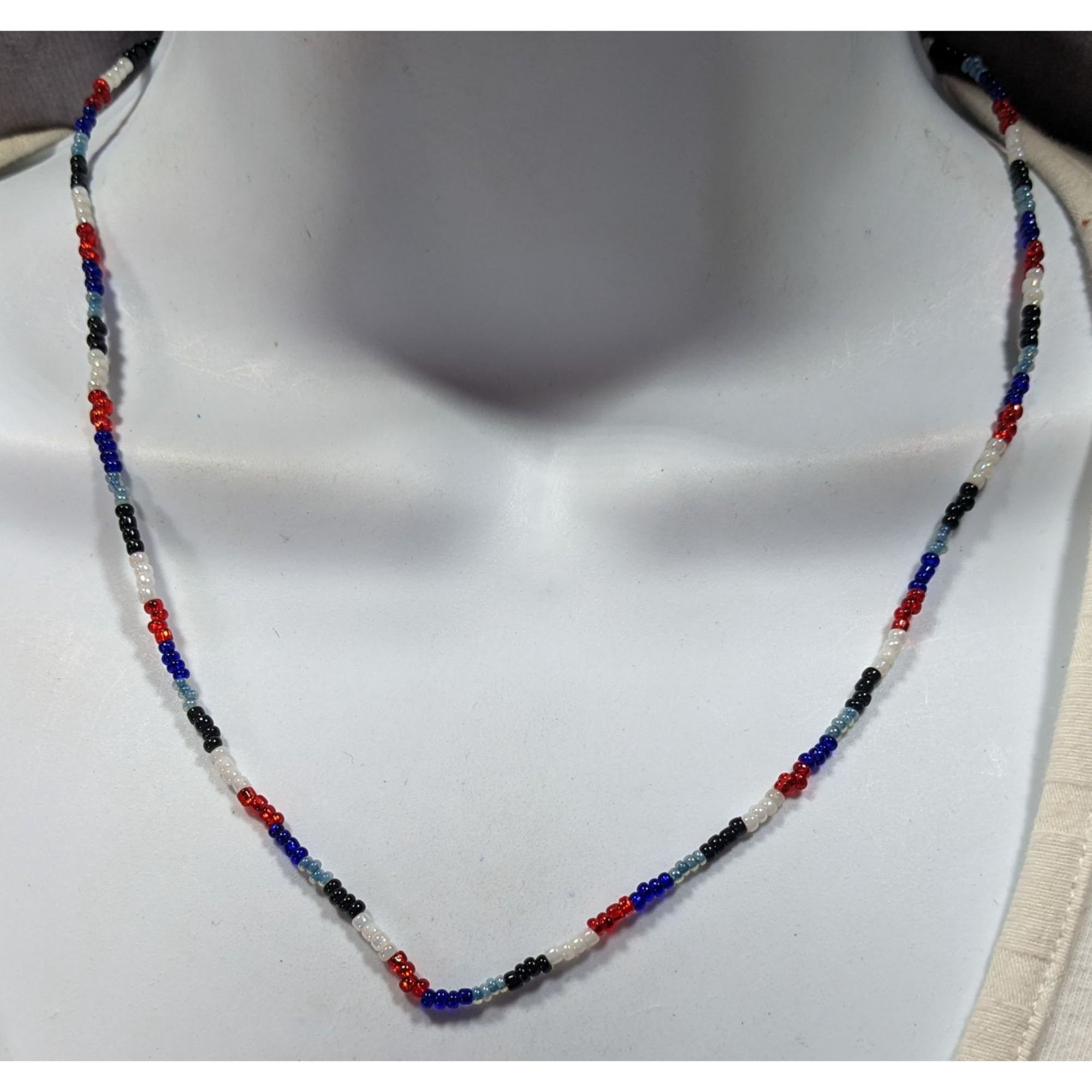 Other Casual Red White Blue And Black Glass Beaded Necklace Size ONE SIZE - 4 Thumbnail