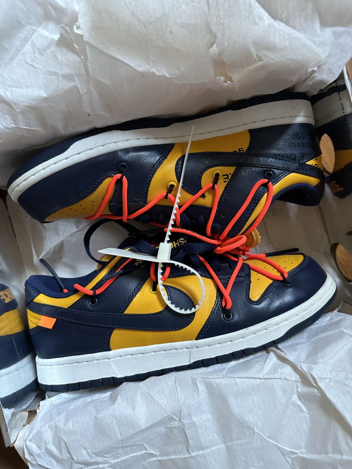 Nike × Off-White Off-White x Dunk Low ‘University Gold’ Size US 10 / EU 43 - 3 Thumbnail