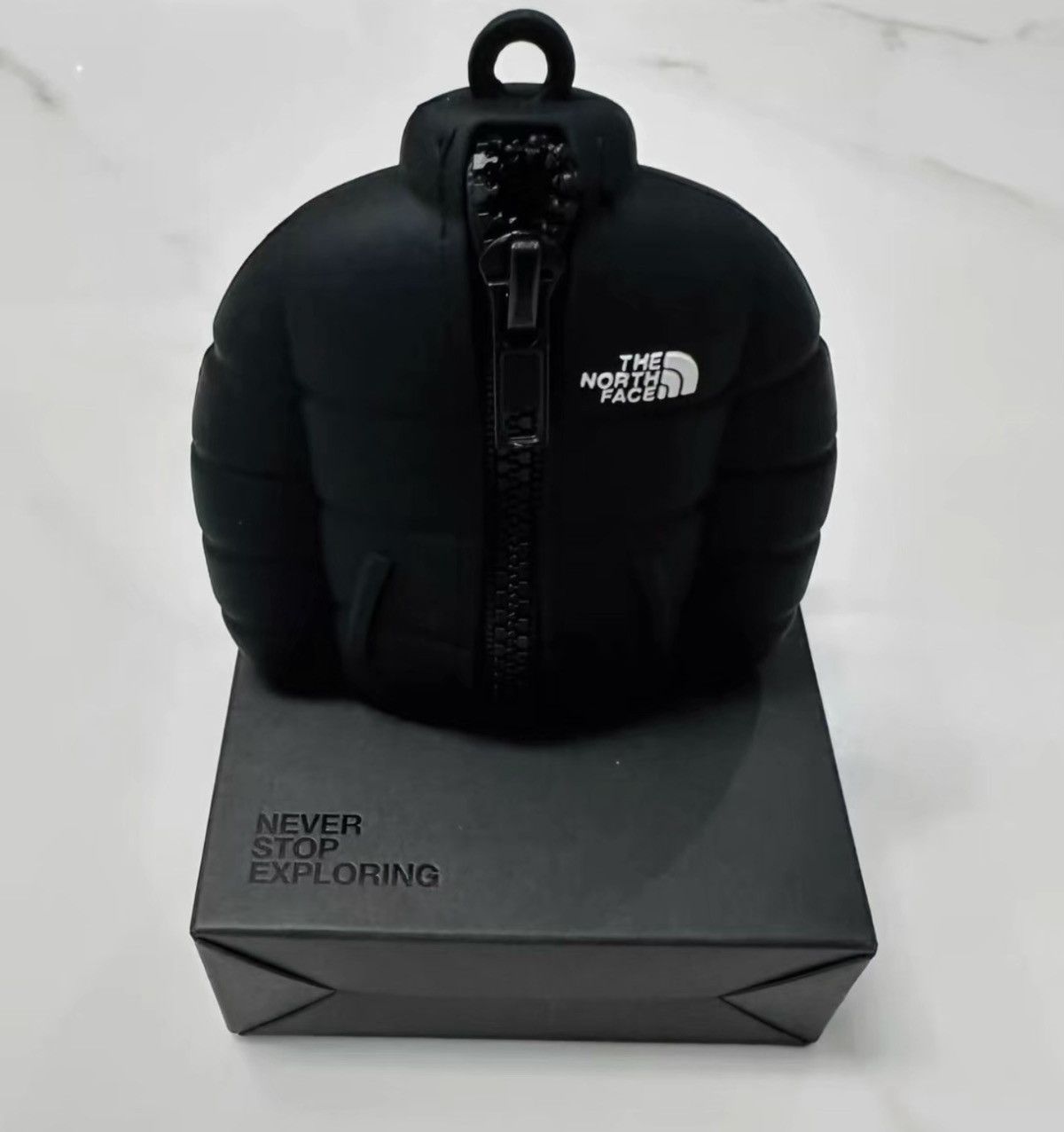 The North Face New The North Face NUPTSE Style Earphone Case! Size ONE SIZE - 2 Thumbnail