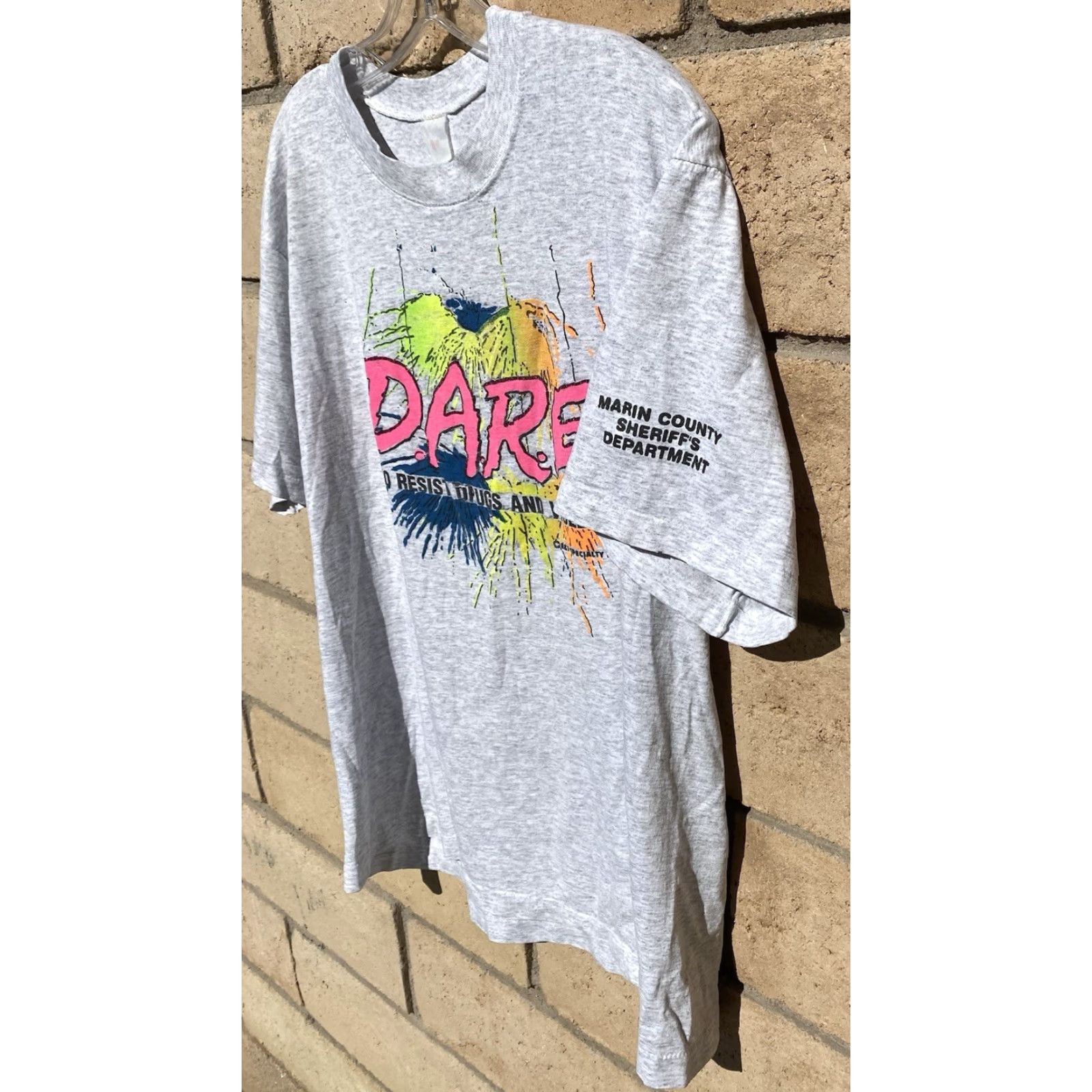 Fruit Of The Loom VINTAGE Fruit of the Loom T-Shirt DARE 1994 Gray Neon Marin County Sheriff XL Men Graphic Tee 1990s Size US XL / EU 56 / 4 - 4 Thumbnail