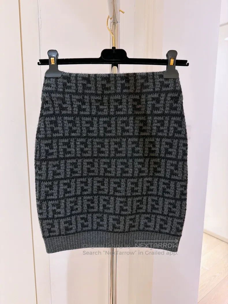 Fendi Fendi FF full logo cashmere knit cardigan + cashmere half Size XXS / US 00 / IT 34 - 4 Thumbnail