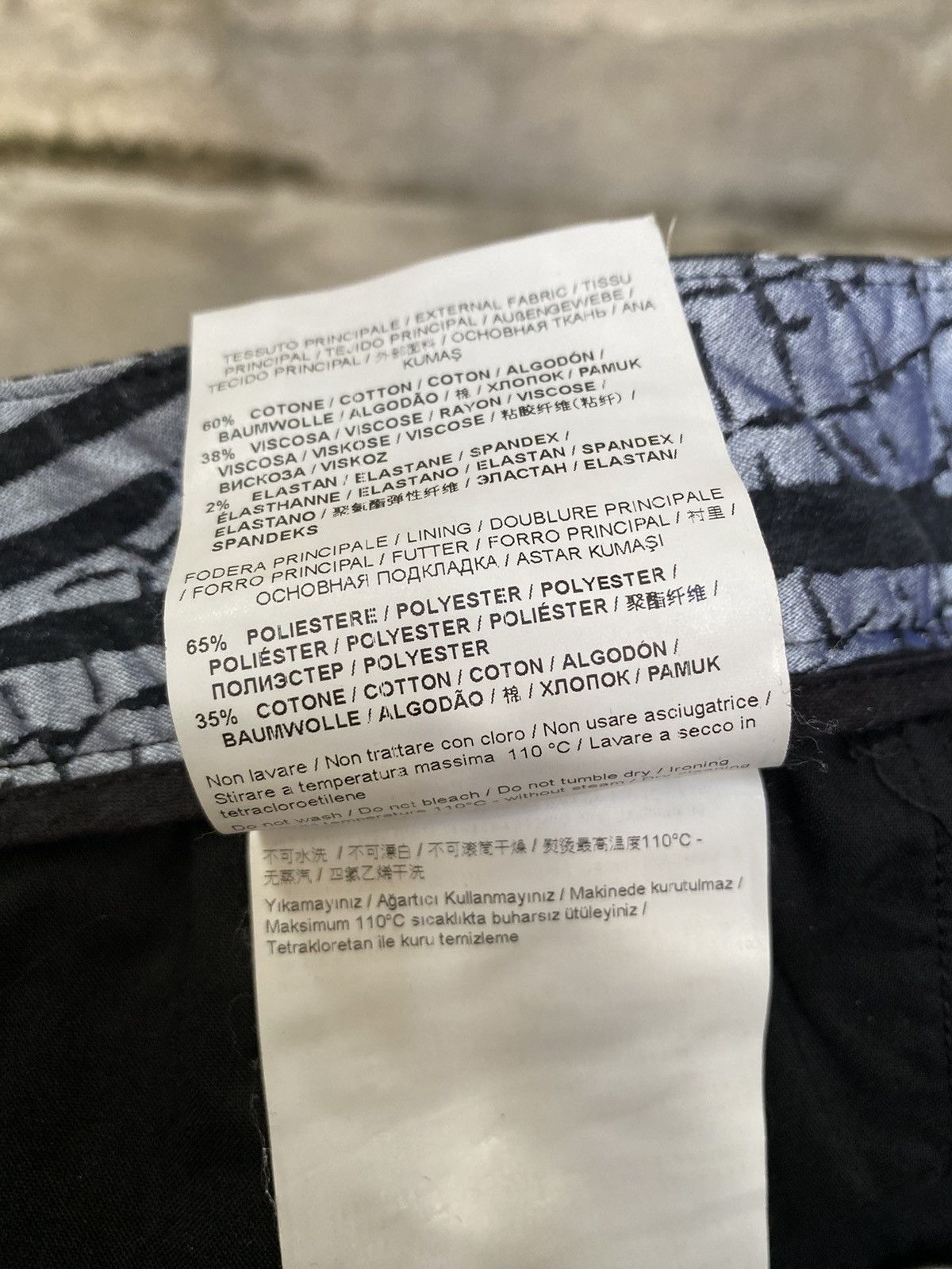 Versace Embossed design jeans Size US 32 / EU 48 - 13 Thumbnail