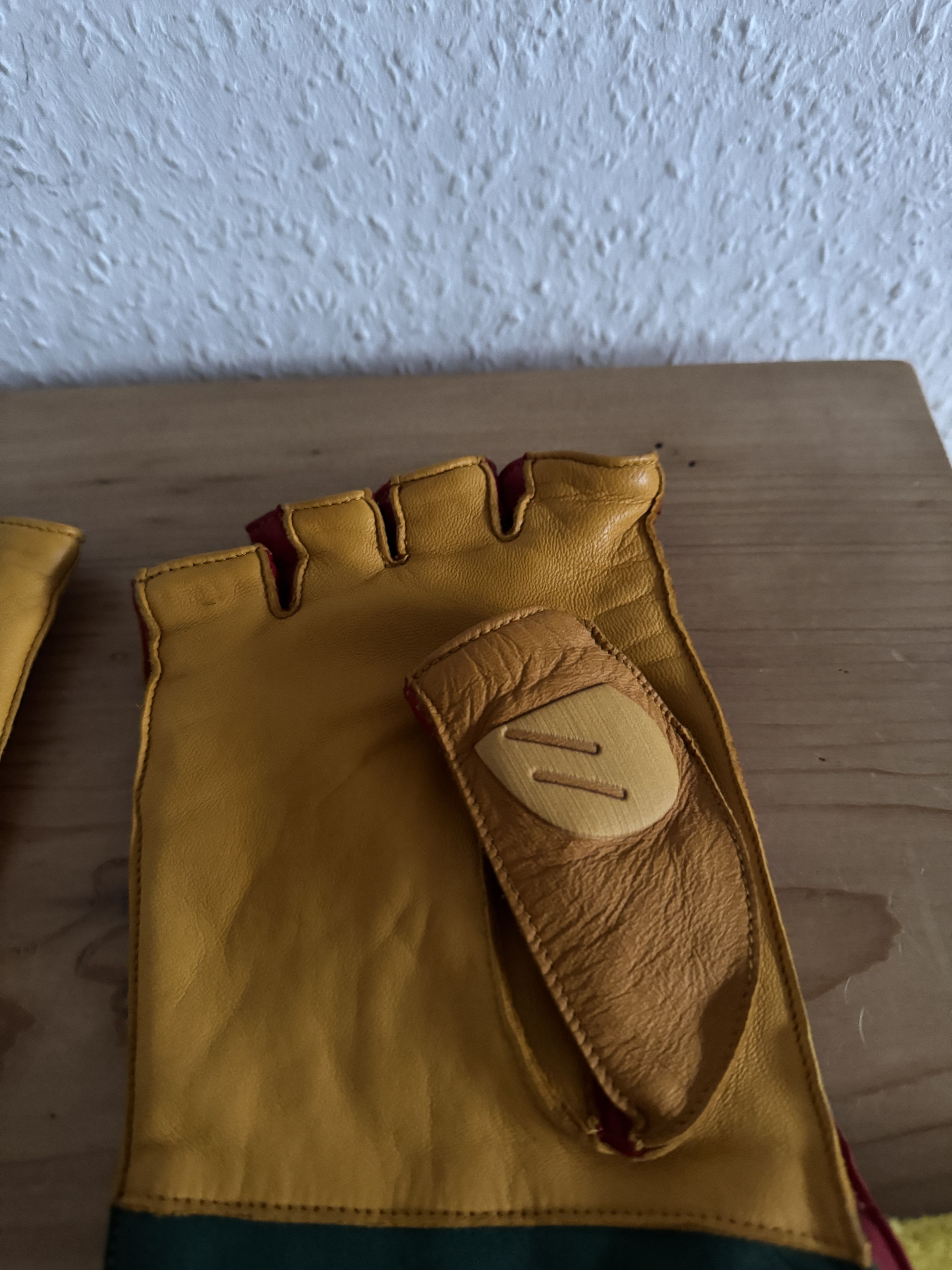 Adidas × Gucci Yellow Leather Gloves Size ONE SIZE - 8 Thumbnail