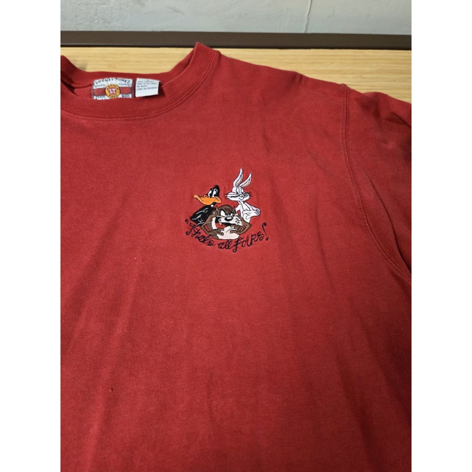 Vintage VINTAGE Looney Tunes Shirt Mens Large Red Bugs Bunny Taz Daffy Duck Thats All Folks Cartoon Size US L / EU 52-54 / 3 - 2 Thumbnail