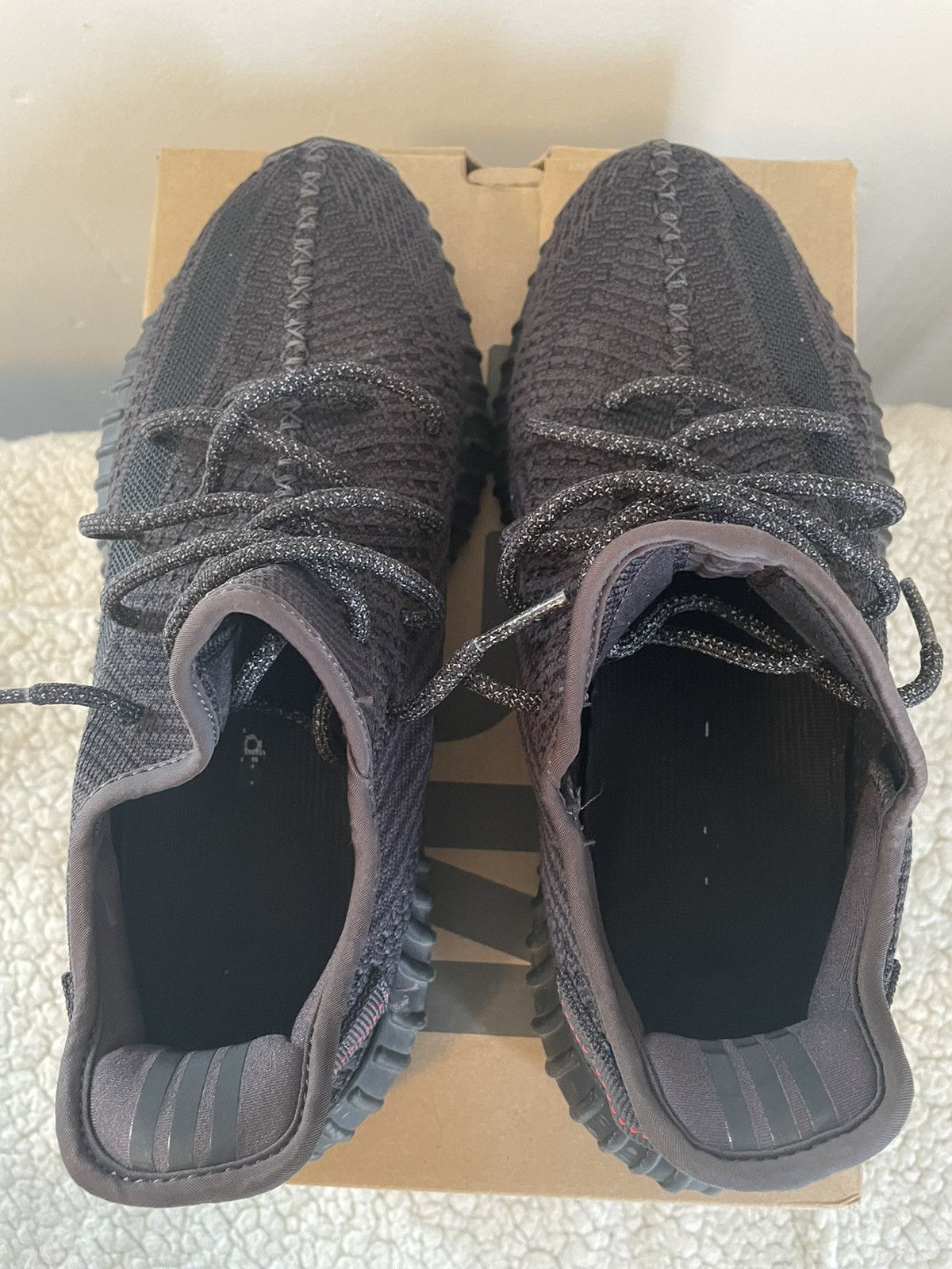 Adidas Yeezy 350 v2 non-reflective Size US 10 / EU 43 - 3 Thumbnail