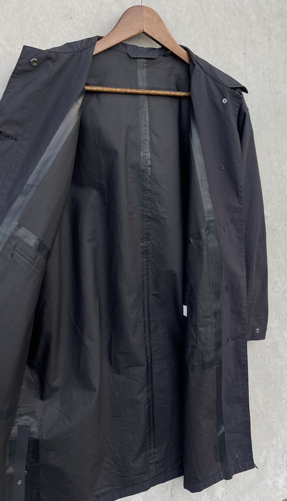 Lemaire × Uniqlo UNIQLO U LEMAIRE OVERSIZED WATERPROOF HOODED COAT Size US M / EU 48-50 / 2 - 8 Thumbnail