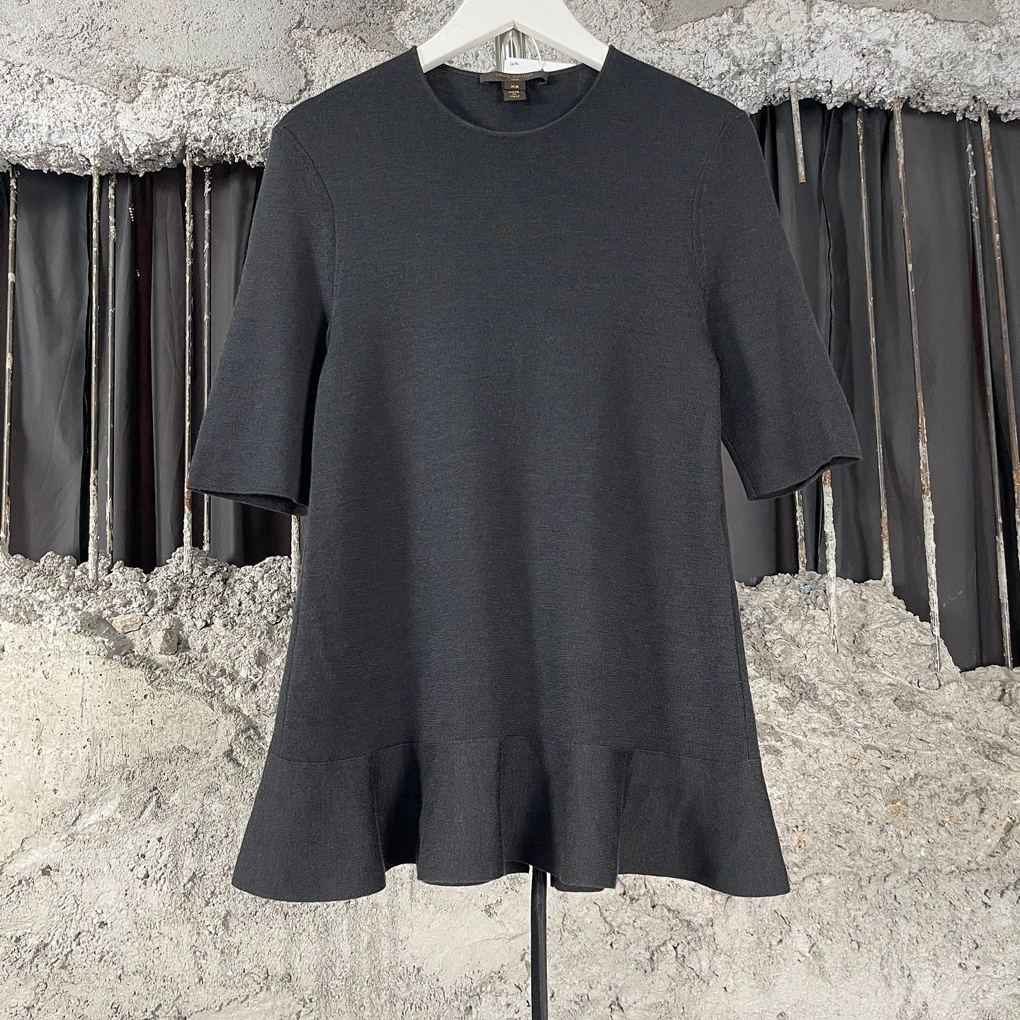 Louis Vuitton Louis Vuitton Knit Ruffle Hem Blouse XS Size XS / US 0-2 / IT 36-38 - 1 Thumbnail