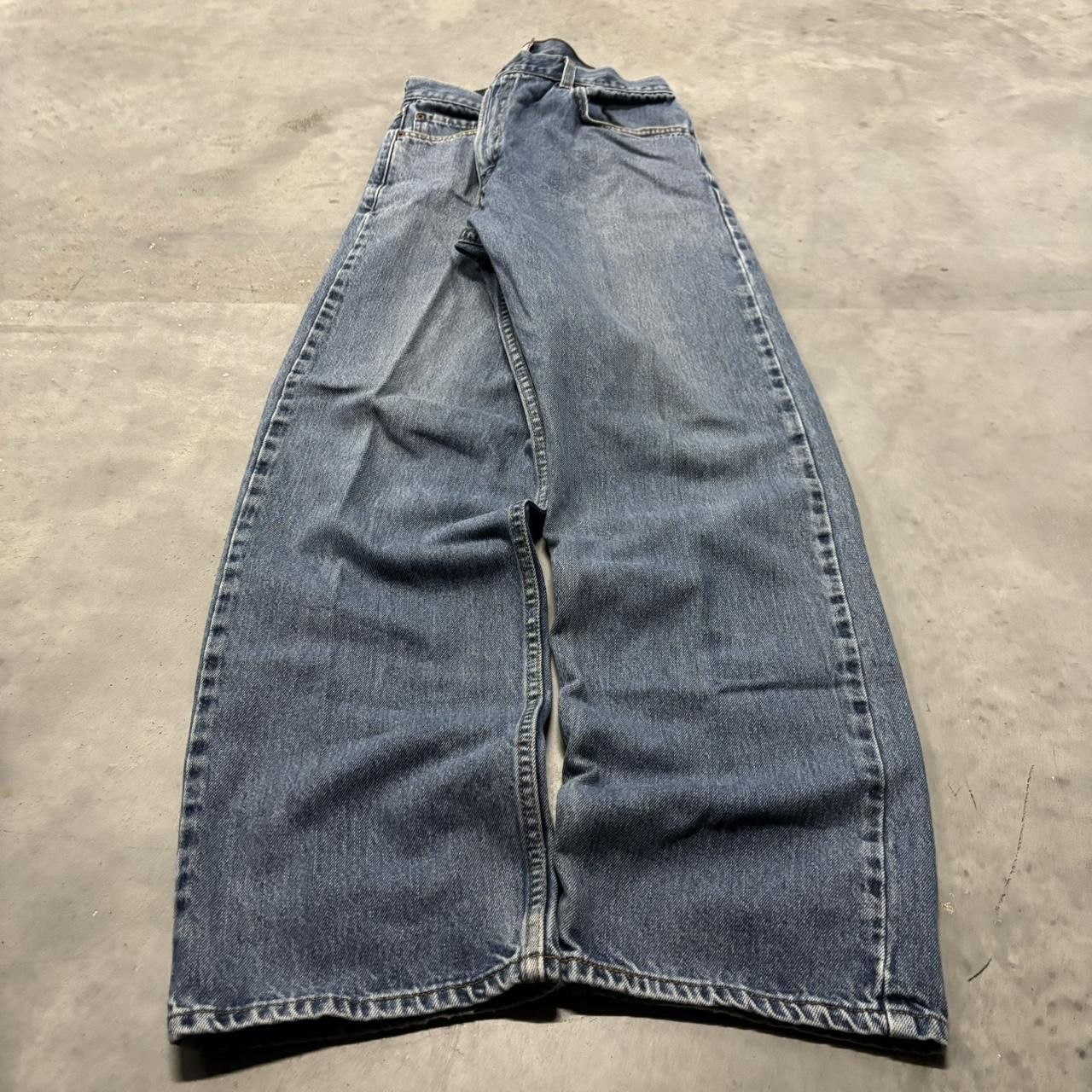 Levi's × Vintage Crazy Vintage Y2K/2000s Levis Medium Wash Essential Denim Jeans! Size US 36 / EU 52 - 3 Thumbnail