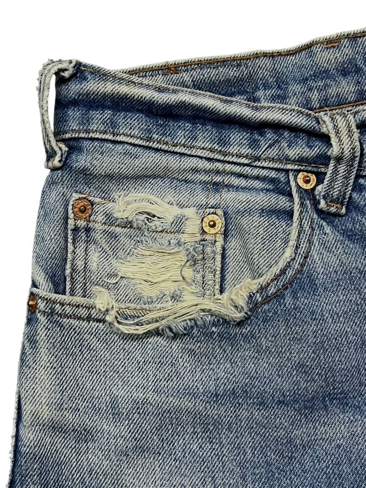 Levi's Loose Vintage 90s Levi’s 505-0217 USA - Faded Light Wash Size US 37 - 8 Thumbnail