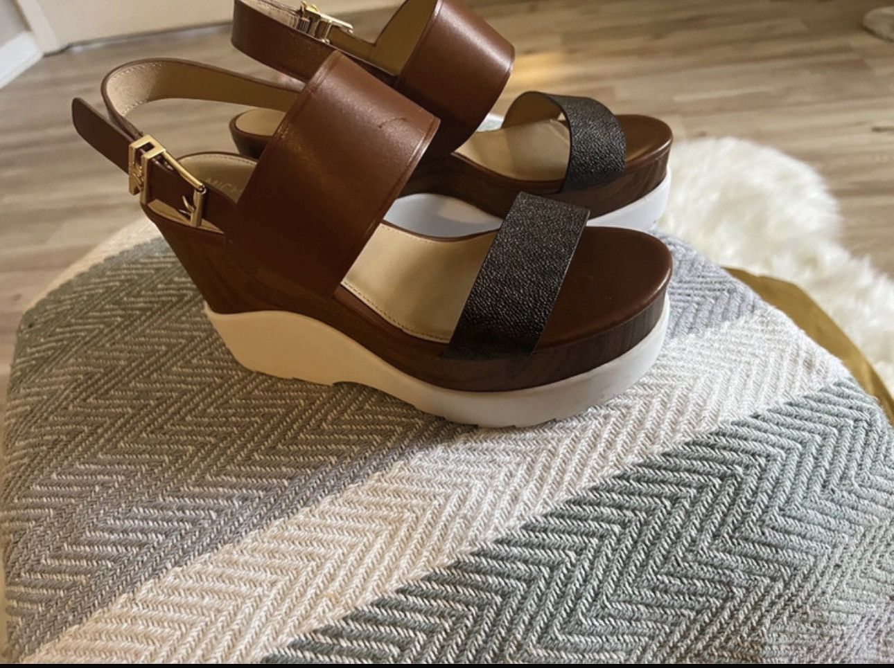 Michael Kors New never use platform Size US 6 / IT 36 - 3 Thumbnail