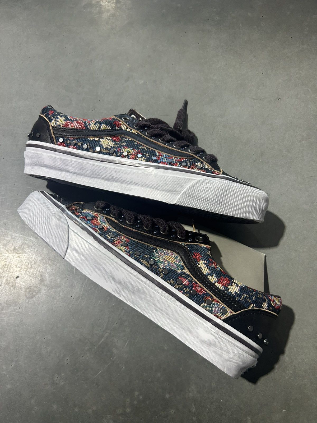 Vans Vans OTW Floral Rivet Size US 8.5 / EU 41-42 - 1 Thumbnail
