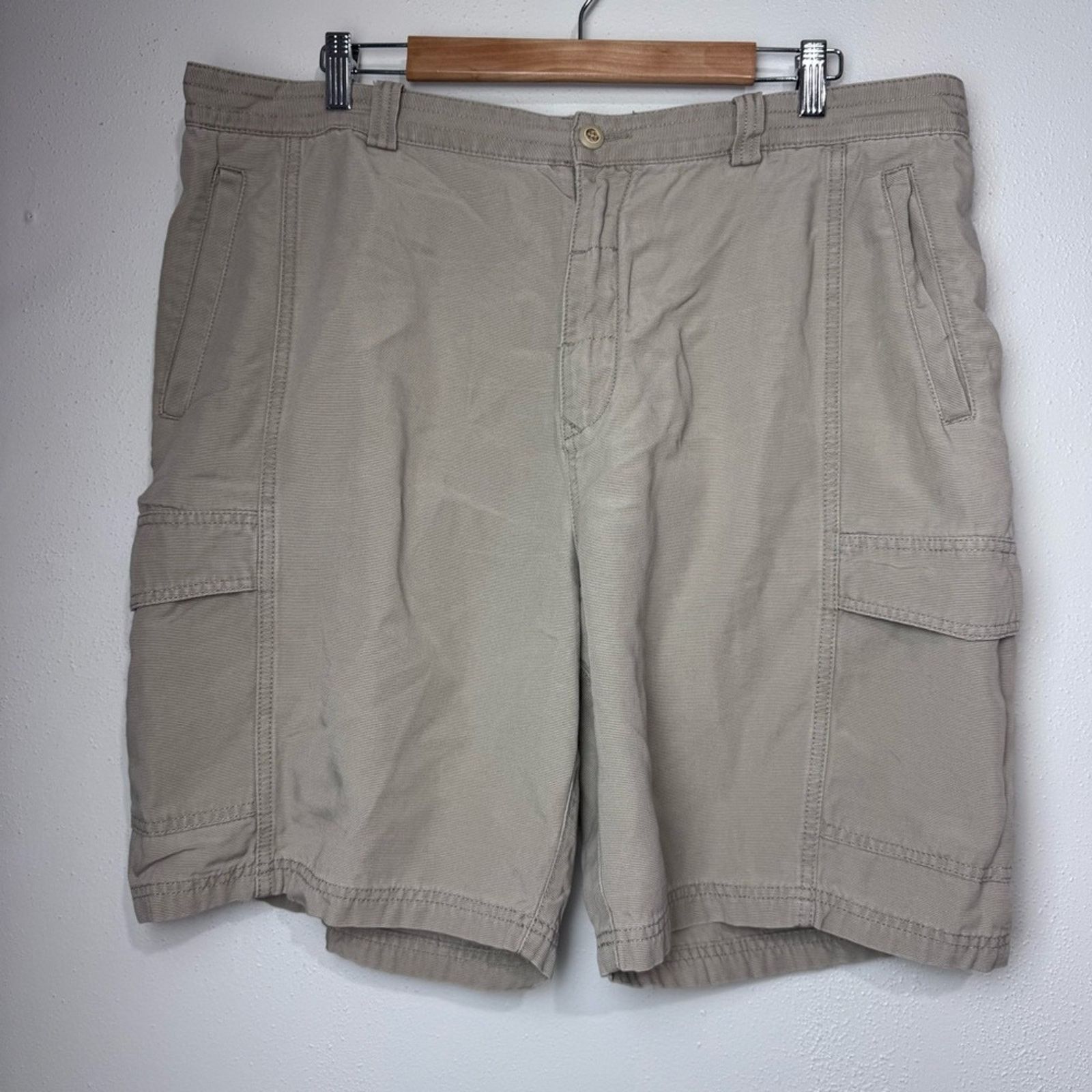 Tommy Bahama Tommy Bahama 9” Tan Flatfront Cargo Shorts Men’s Size 40 Size US 40 / EU 56 - 6 Thumbnail
