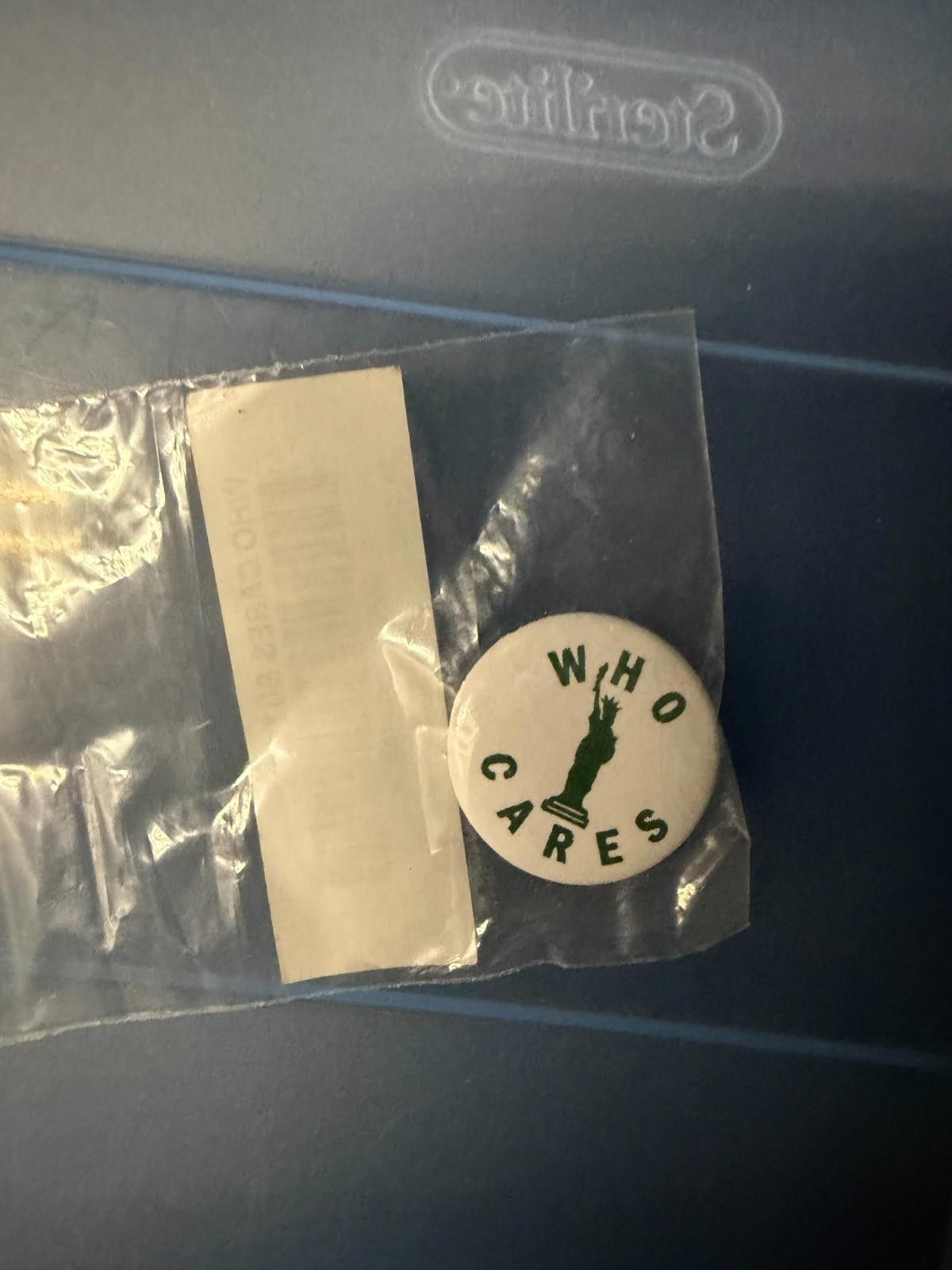 Other Supreme Who Cares Button Pin Size ONE SIZE - 1 Thumbnail