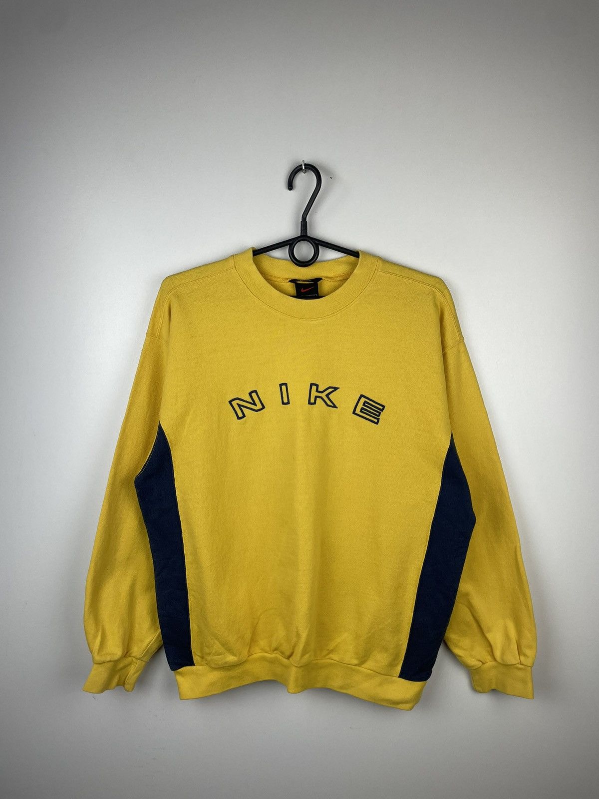 Nike Rare Nike Vintage Sweatshirt Big Logo Yellow Size XS-S Size US XS / EU 42 / 0 - 1 Thumbnail