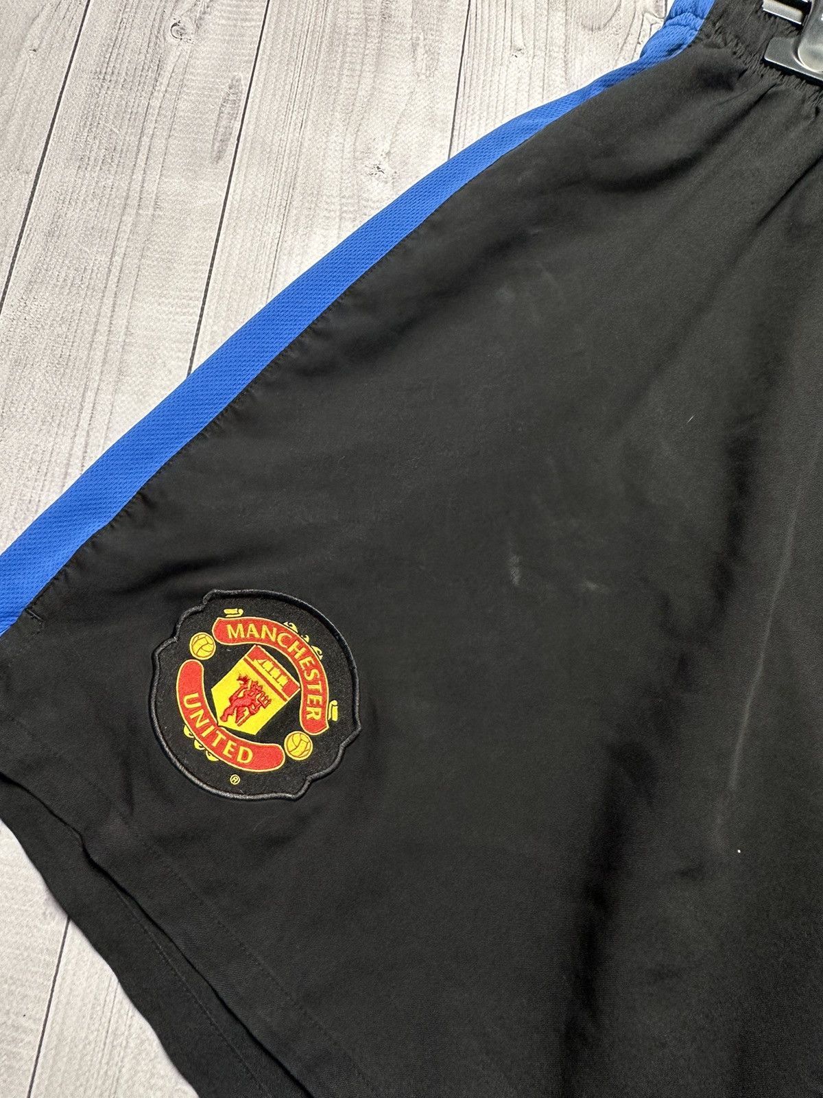 Nike × Vintage Vintage Nike Manchester United soccer shorts size M black Size US 36 / EU 52 - 3 Thumbnail