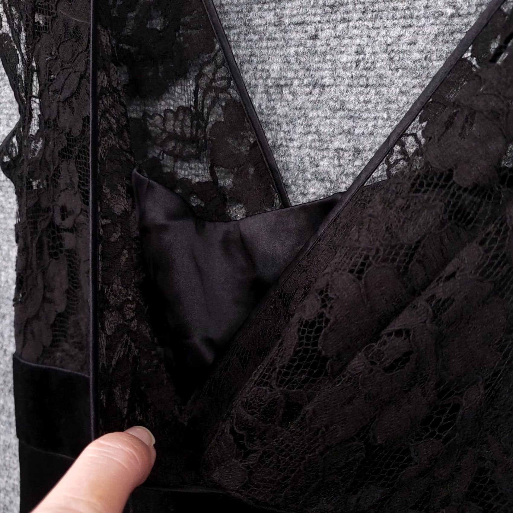 Banana Republic Banana Republic Dress Womens Tall 4 Black Lace Cocktail Zip Back Lined Surplice Short Sleeve Size S / US 4 / IT 40 - 7 Thumbnail