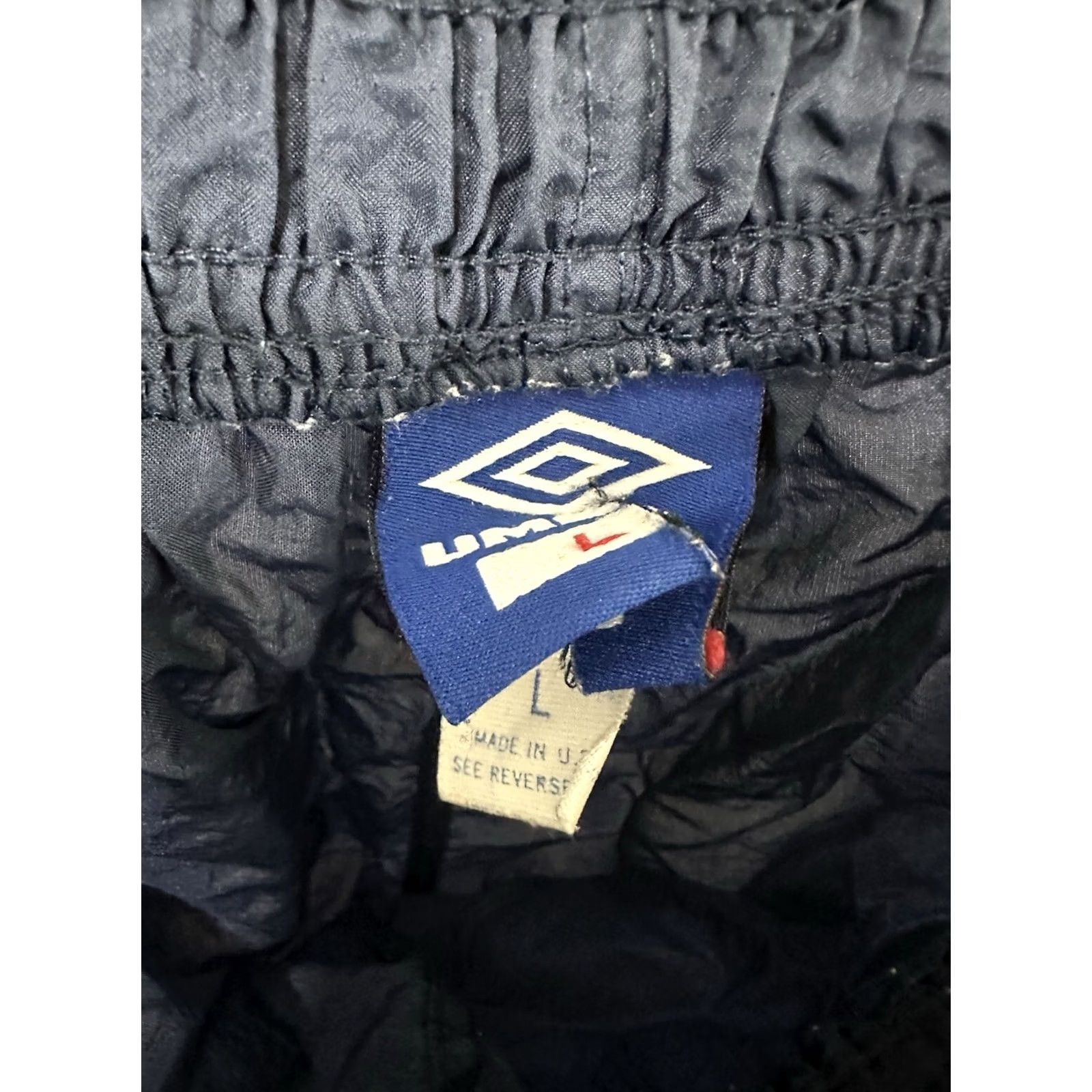 Umbro VINTAGE Umbro Athletic Soccer Shorts Blue Nylon Size L Mens USA Size US 33 - 3 Thumbnail
