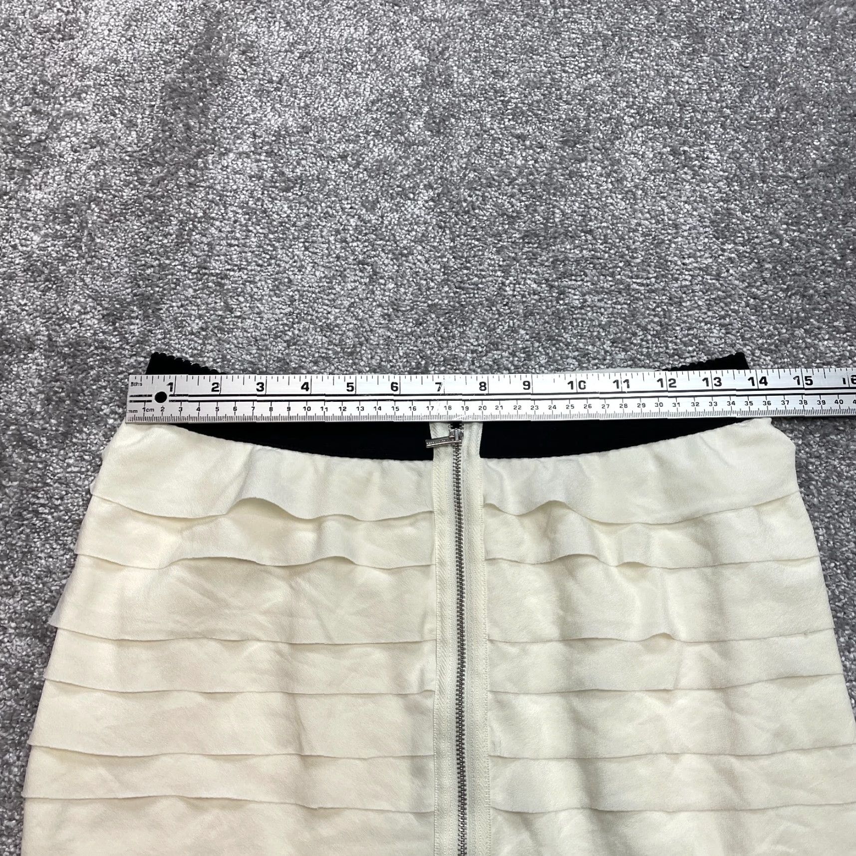 Bcbgmaxazria VINTAGE BCBGMAXAZRIA Mini Skirt Womens S Cream White Layered Ruffle Short Full Zip Skirt Ivory Polyester Chiffon Zip Womens 60? Size 28" / US 6 / IT 42 - 4 Thumbnail