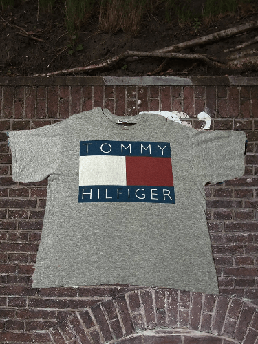 Tommy Hilfiger × Vintage Vintage 90’s Tommy Hilfiger Big Logo Spell Out TShirt Size US XL / EU 56 / 4 - 1 Thumbnail