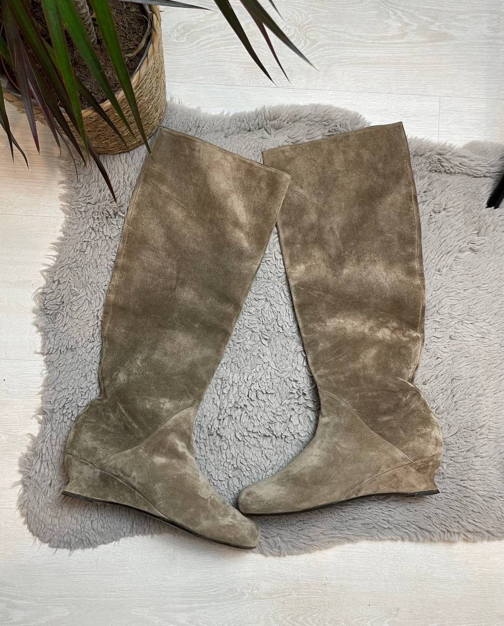 Bottega Veneta Bottega Veneta Knee Hight Suede Women’s Khaki Luxury Size US 9 / IT 39 - 1 Thumbnail