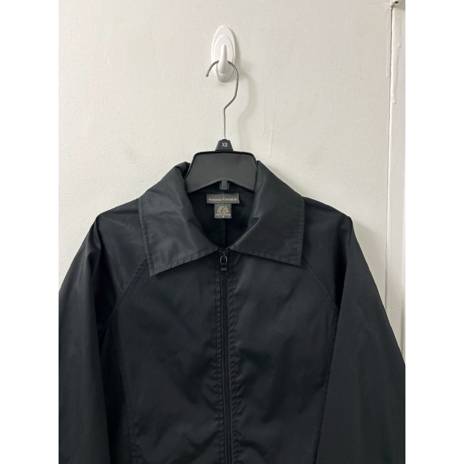 Banana Republic Banana Republic Jacket Womens Sz Small Black Lightweight Full Zip Rain Coat Size S / US 4 / IT 40 - 2 Thumbnail