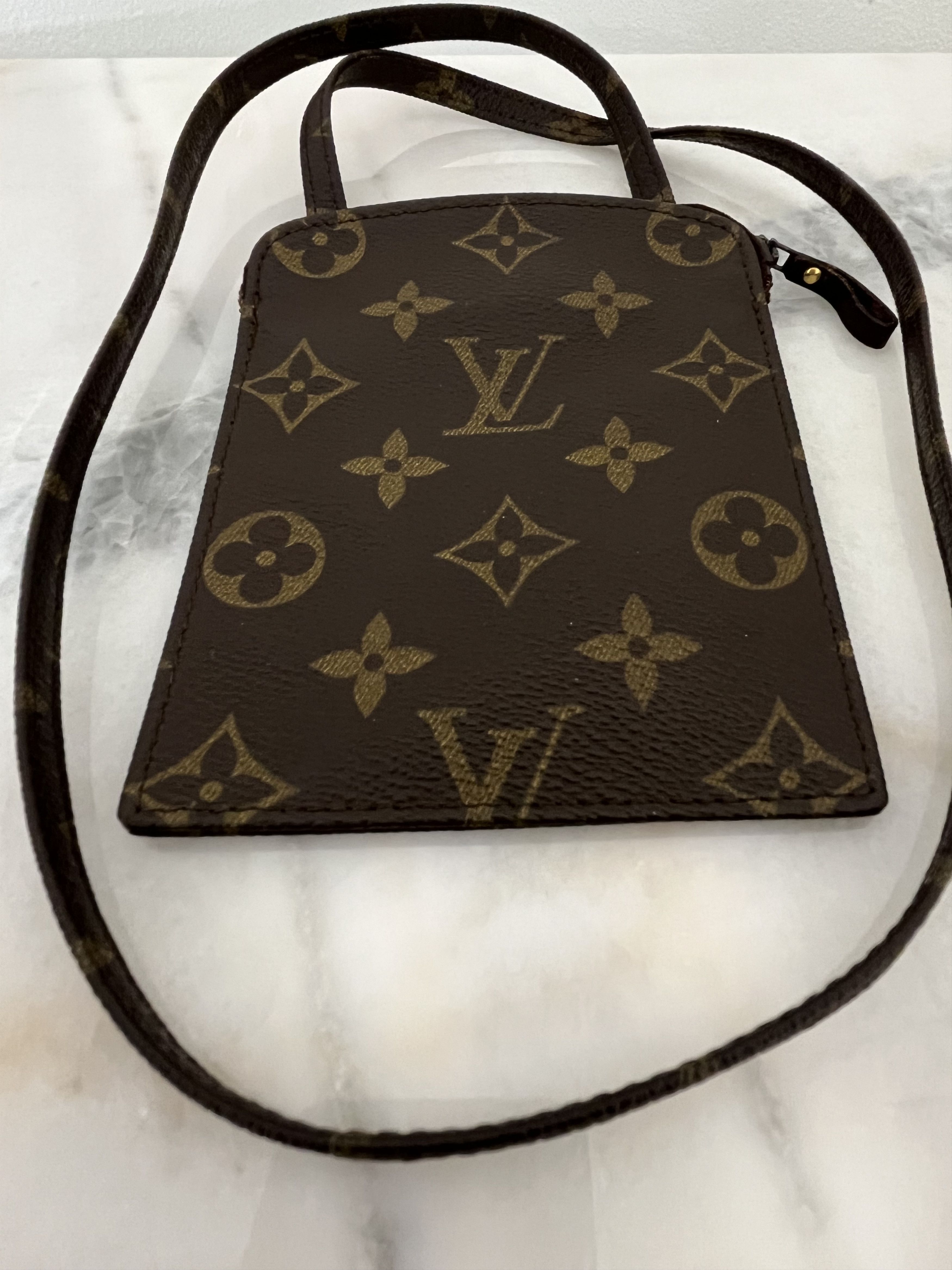 Louis Vuitton Louis Vuitton Neck Strap Card Pouch Size ONE SIZE - 4 Thumbnail