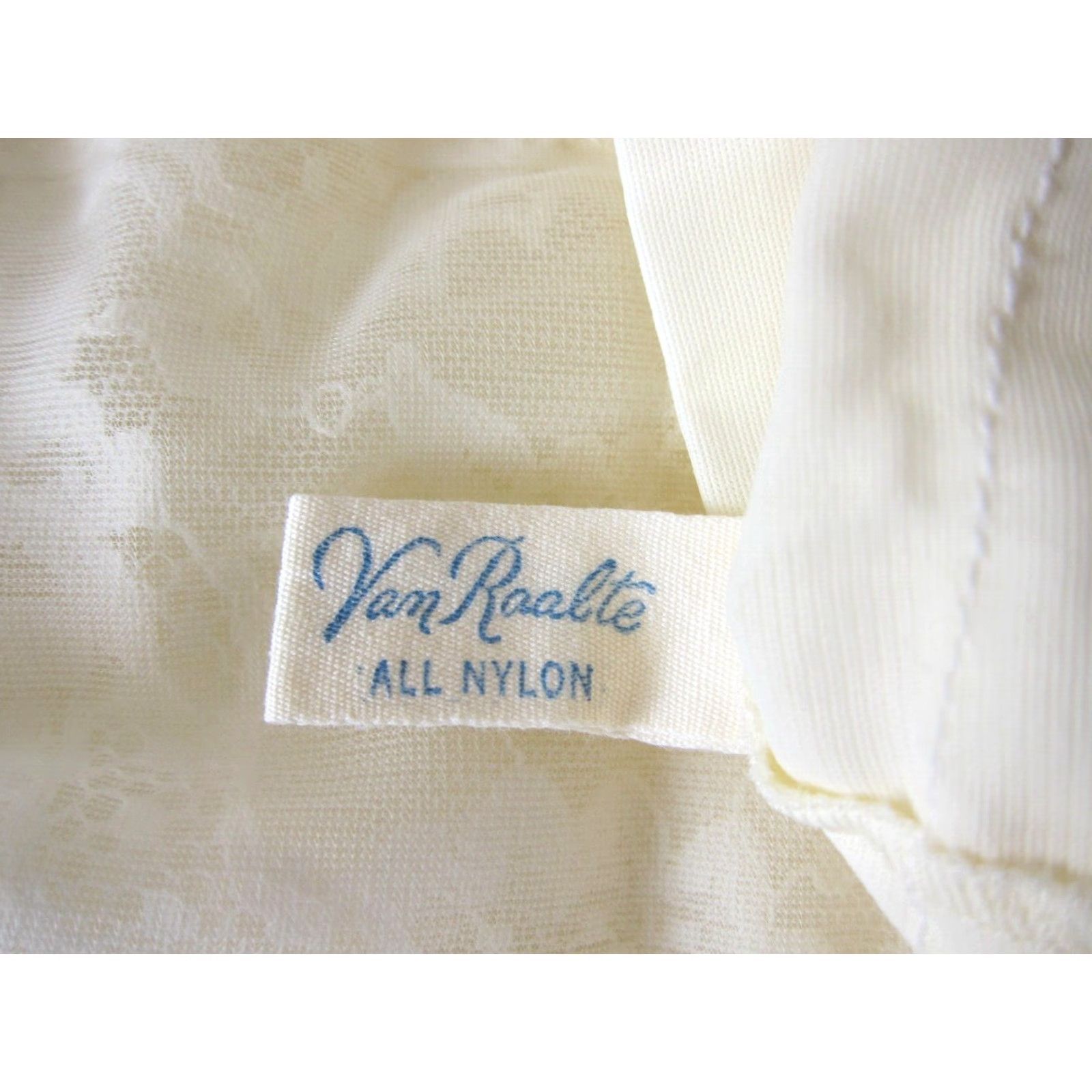 Vintage VINTAGE Van Raalte Nylon Ivory Lace Satin Slip Dress Nightgown Women 38 M-Large Size L / US 10 / IT 46 - 5 Thumbnail