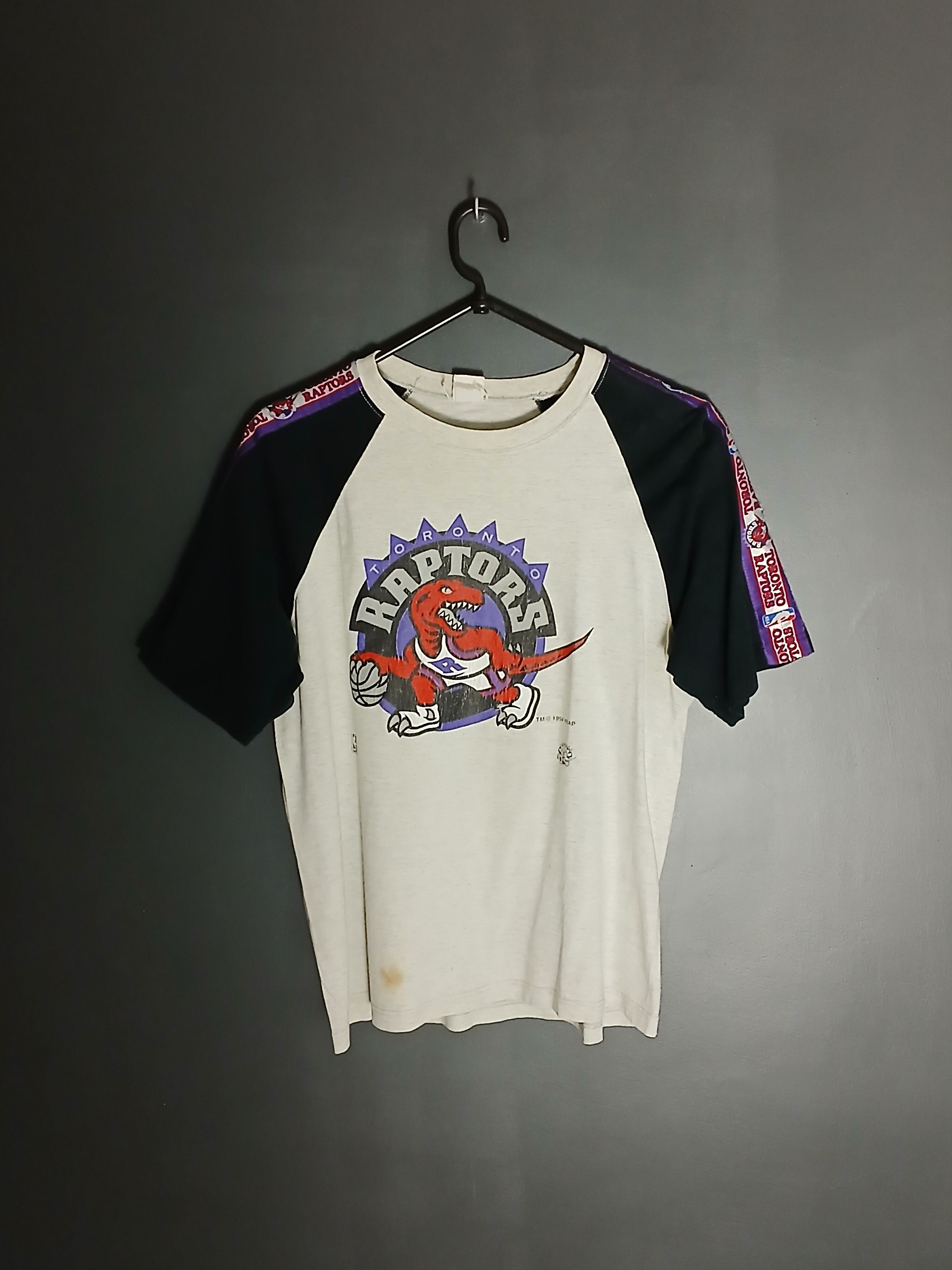 NBA × Vintage Vintage 1994 NBA Toronto Raptors Basketball T-Shirt Size US L / EU 52-54 / 3 - 1 Thumbnail