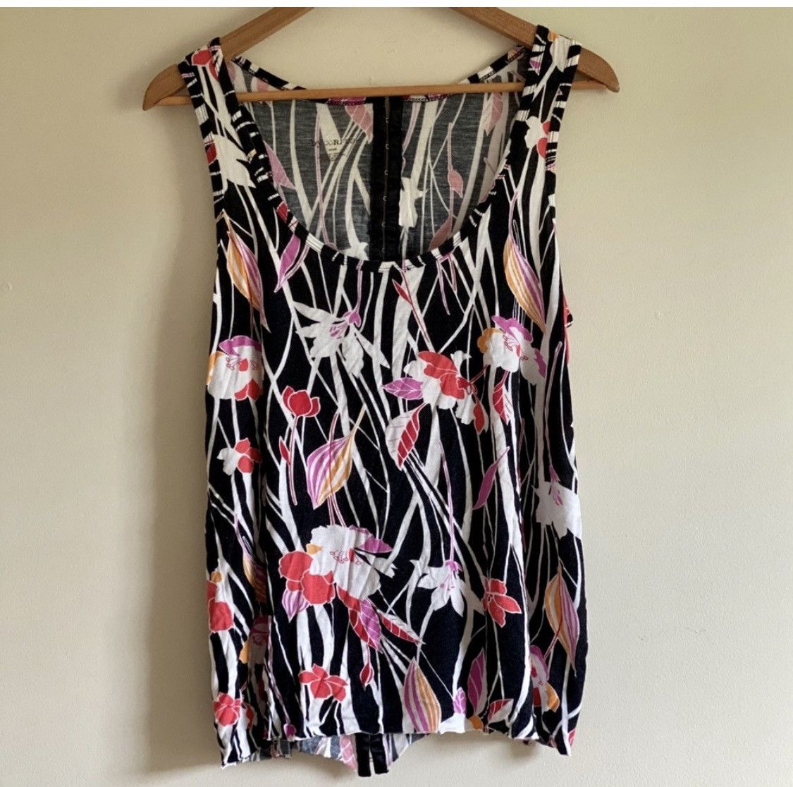 Urban Outfitters URBAN OUTFITTERS FLORAL TANK TOP W/ HOOK & EYE CLOSURE BACK Size M / US 6-8 / IT 42-44 - 4 Thumbnail