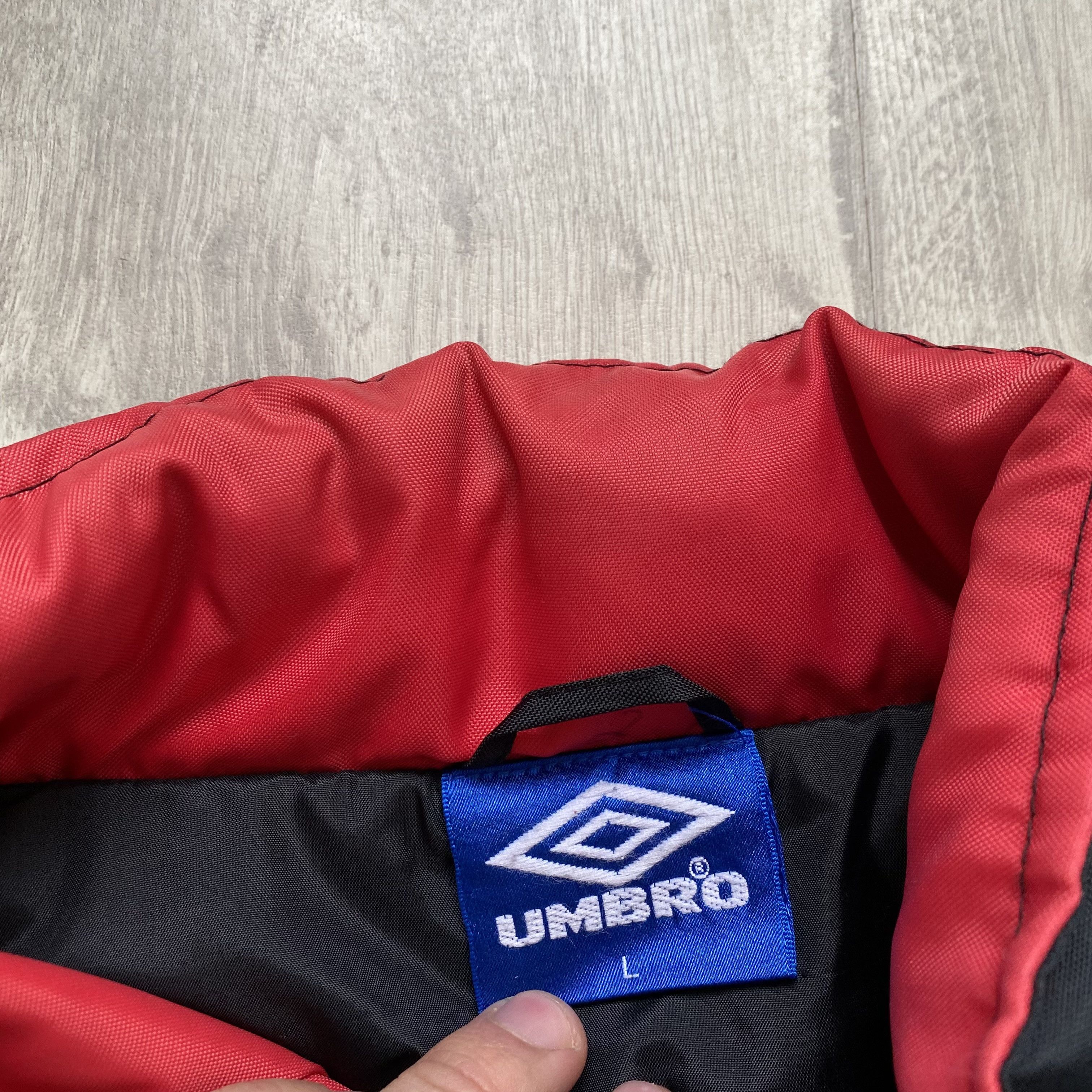 Umbro Vintage 90s Umbro Nylon Jacket Puffer Manchester soccer team Size US L / EU 52-54 / 3 - 7 Thumbnail