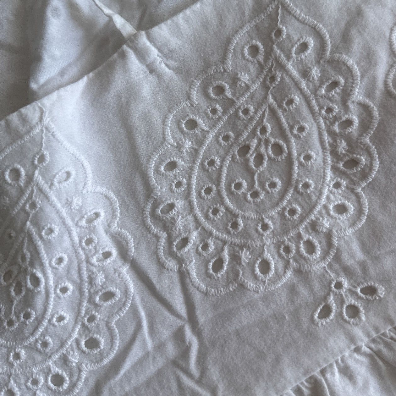 Japanese Brand Vintage 00s White Cotton Eyelet Paisley Midi Dress Size XXS / US 00 / IT 34 - 4 Thumbnail