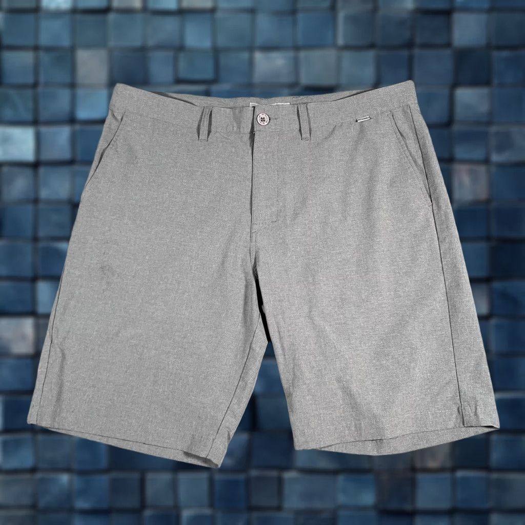 TravisMathew TravisMathew Shorts Mens 38 Gray Golf Chino Stretch Performance Casual Pocketed Front Flat Front Regular Mens Women Size US 38 / EU 54 - 1 Thumbnail
