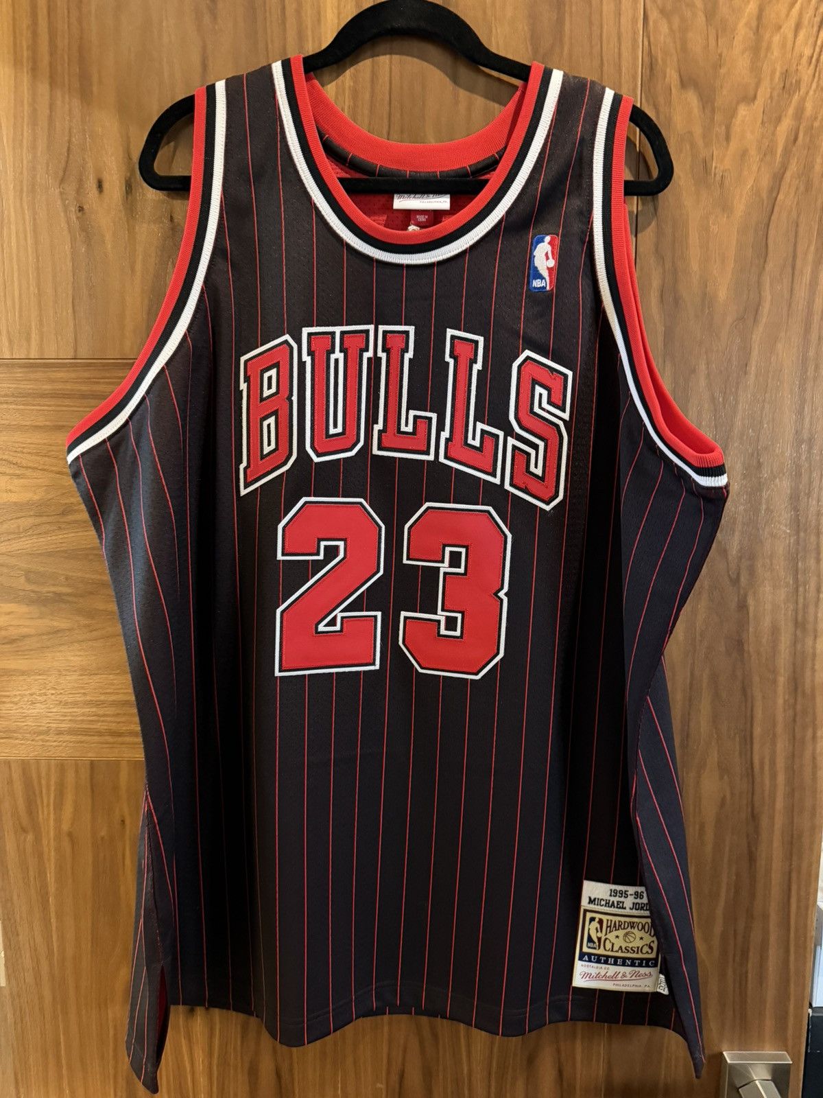 Mitchell & Ness Michael Jordan jersey Chicago Bulls Size US XXL / EU 58 / 5 - 2 Thumbnail