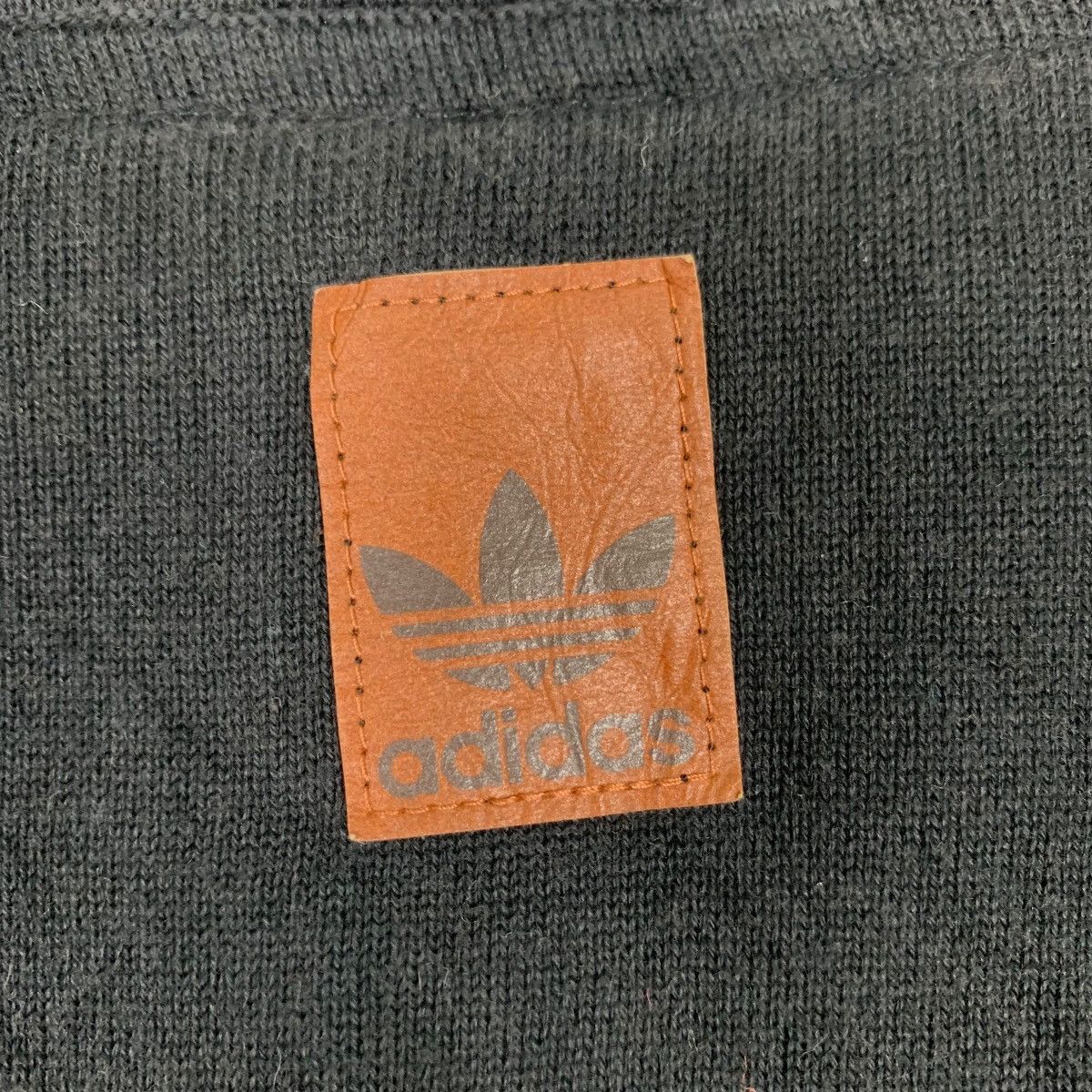 Adidas ADIDAS Trefoil Small Logo V Neck Sweater #1196-C54 Size US L / EU 52-54 / 3 - 9 Thumbnail
