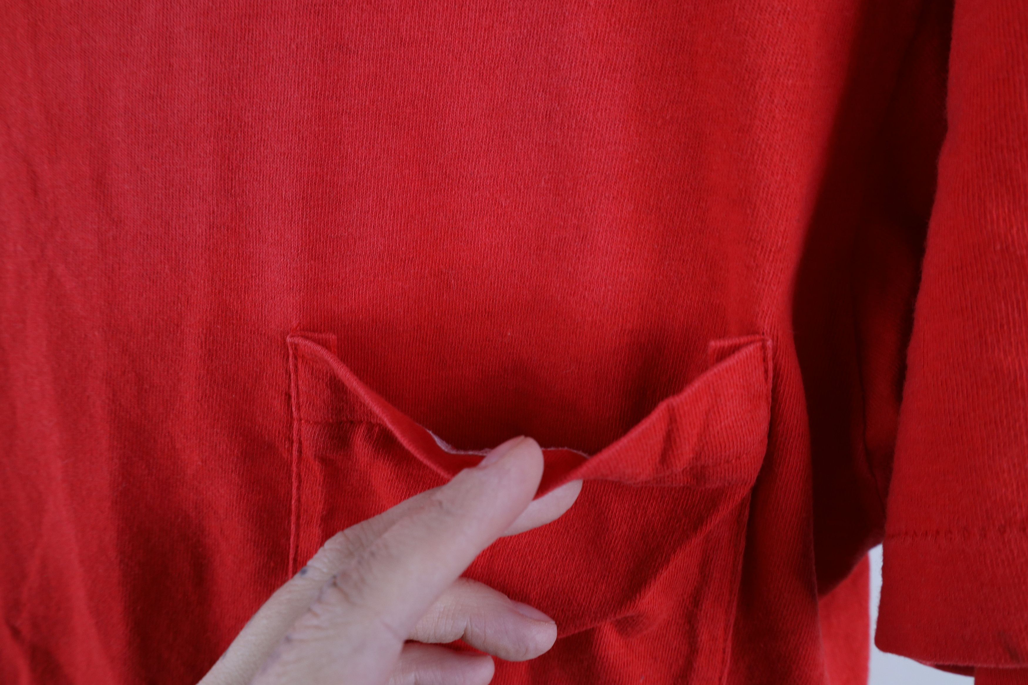 Vintage Vintage 90s Streetwear Blank Cotton Pocket T-Shirt Red USA Size US L / EU 52-54 / 3 - 4 Thumbnail