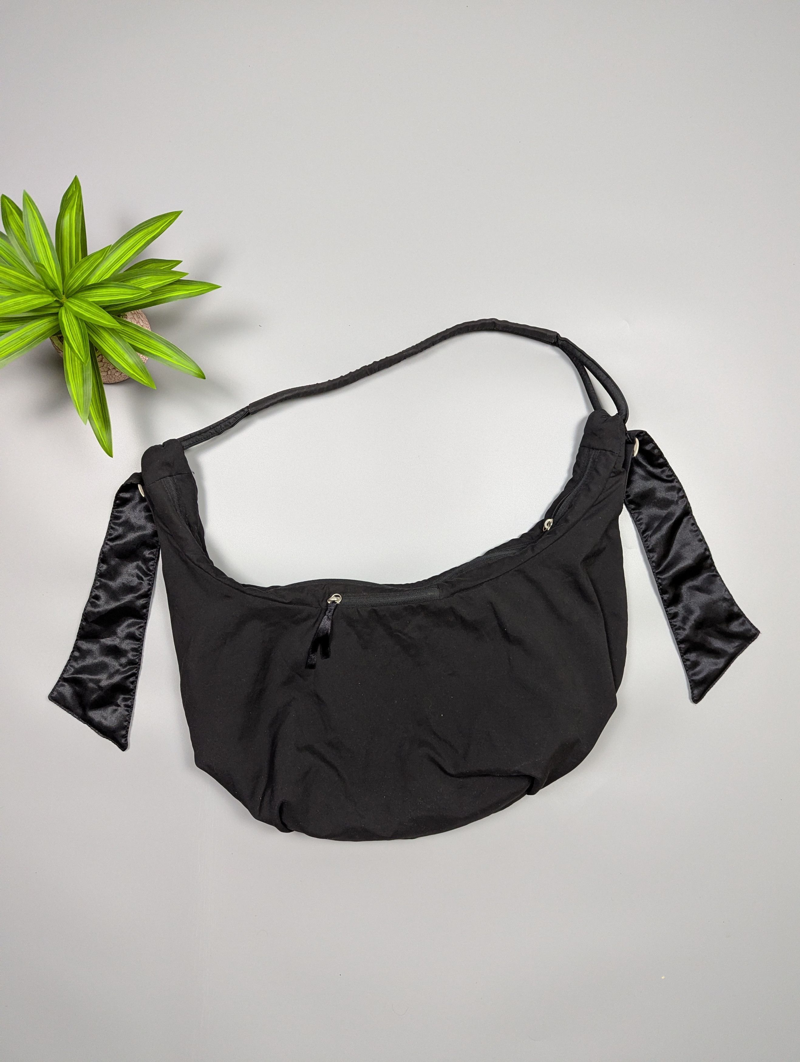 Reebok Y2K Reebok RBK Sling Crossbody Bag Black Minimalist Size ONE SIZE - 12 Thumbnail