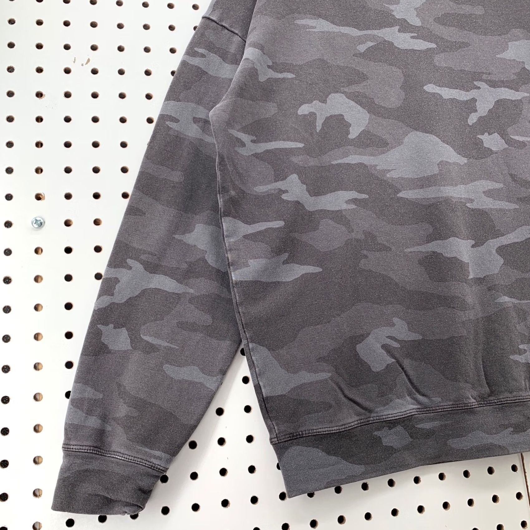 Athleta Athleta Sweatshirt Womens Small Gray Camouflage Crewneck Pullover Shirt Size S / US 4 / IT 40 - 4 Thumbnail