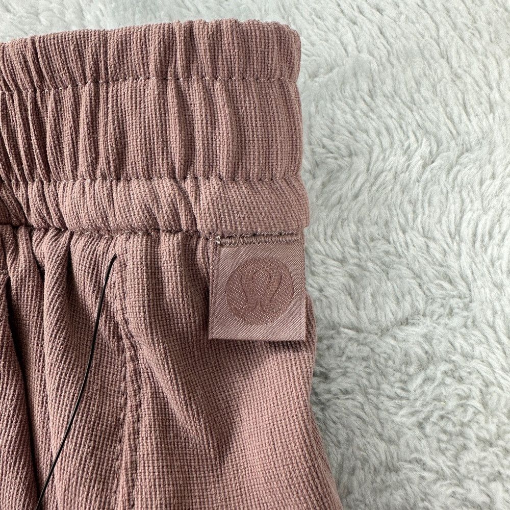 Lululemon Lululemon NWT Bowline 5" Shorts *Woven Twilight Rose Men Si Size US 40 / EU 56 - 8 Thumbnail