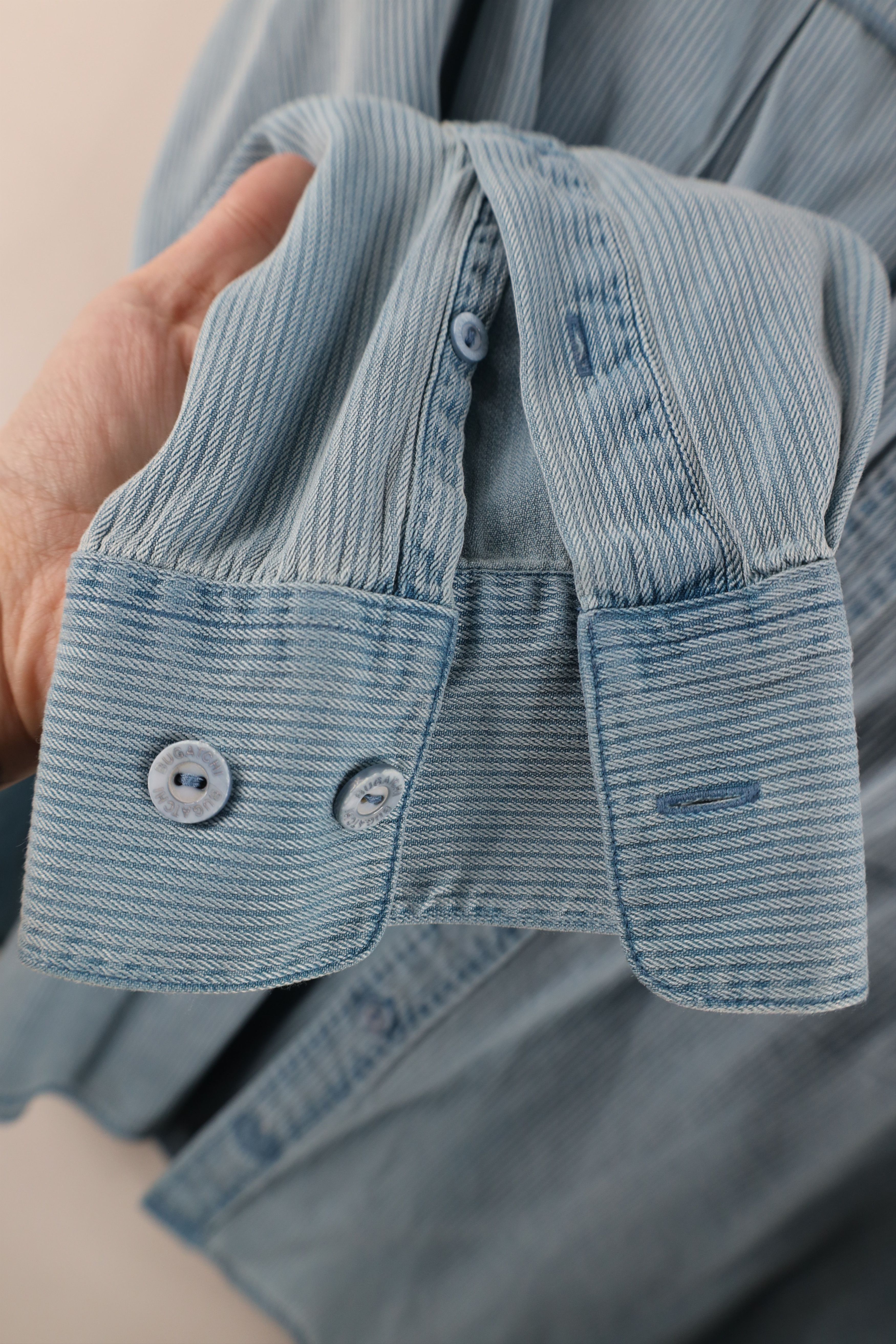 Vintage Vintage Bugatchi Uomo Silk Ribbed Collared Button Shirt Blue Size US M / EU 48-50 / 2 - 5 Thumbnail