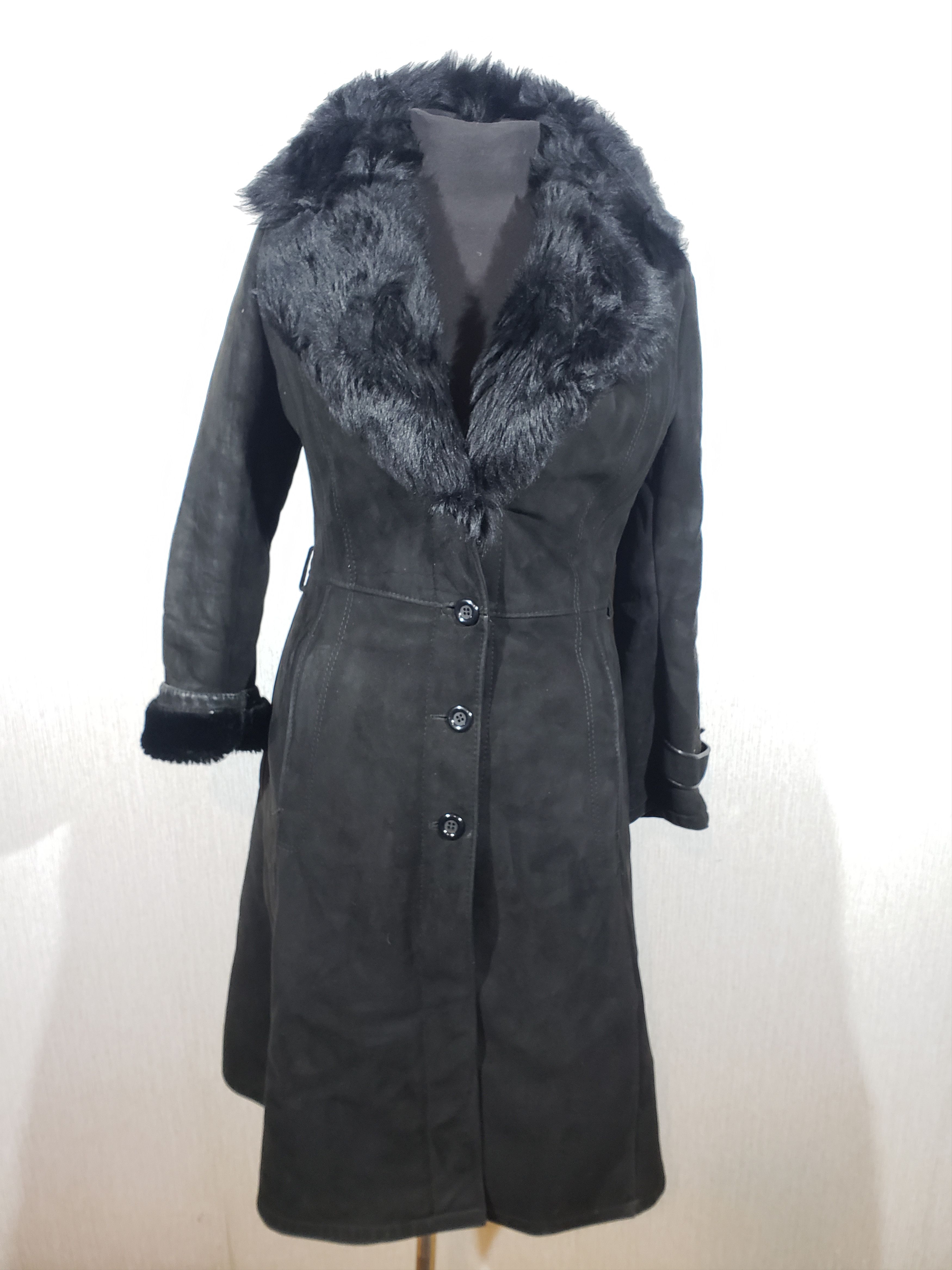 Other Wonderful women's warm sheepskin coat with genuine fur. Size M / US 6-8 / IT 42-44 - 1 Thumbnail