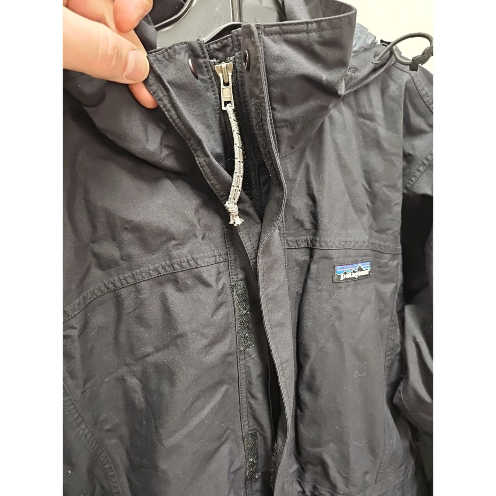 Patagonia VINTAGE Patagonia GORE-TEX Womens Jacket Small Black Hooded Full Zip Jacket Womens Size S / US 4 / IT 40 - 3 Thumbnail