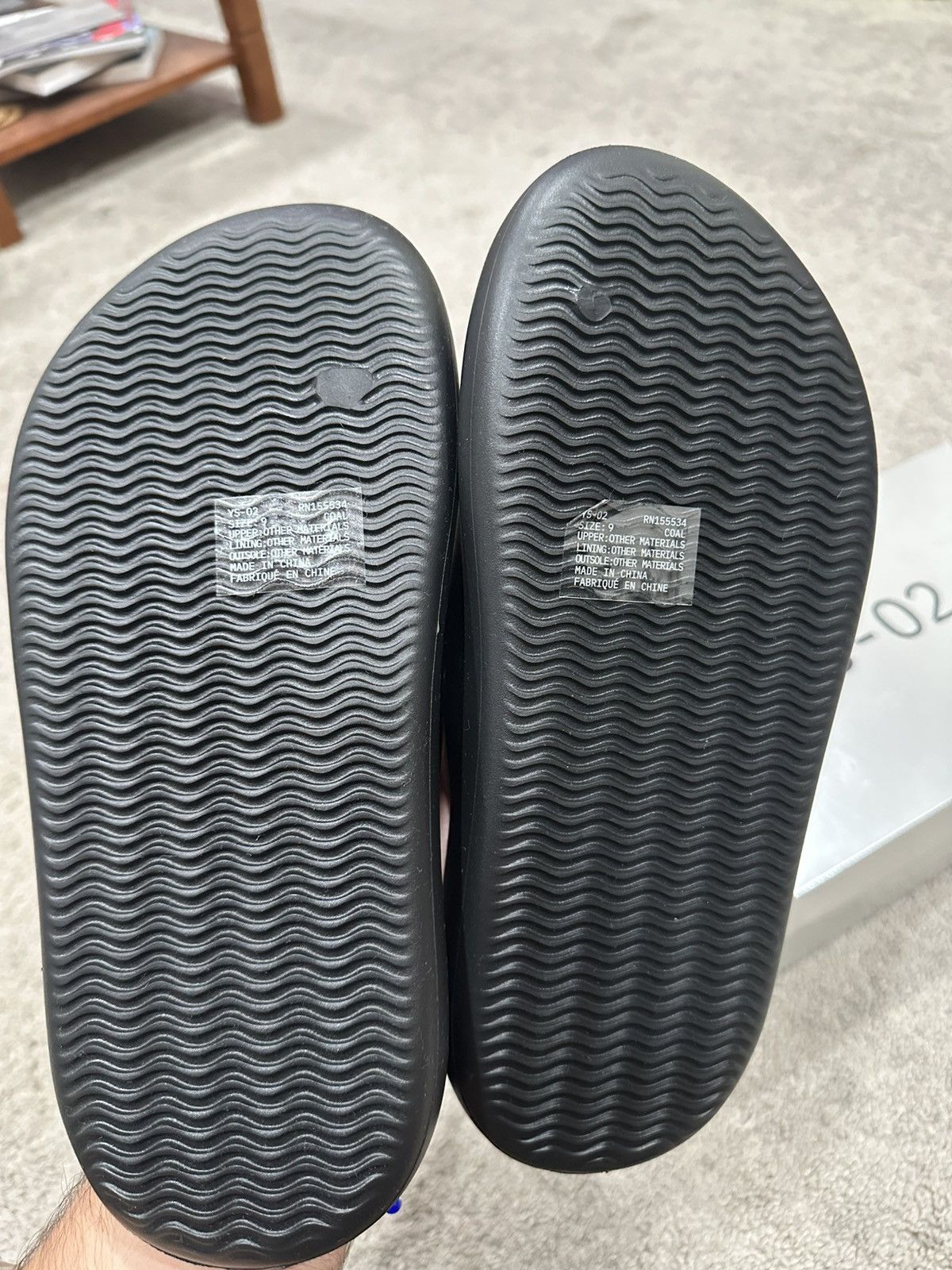 Yeezy YS-02 slides Size US 9 / EU 42 - 8 Thumbnail
