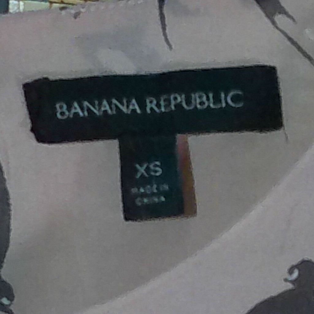 Banana Republic Banana Republic Light Pink with Swallow Print Keyhole Blouse Size XS / US 0-2 / IT 36-38 - 5 Thumbnail