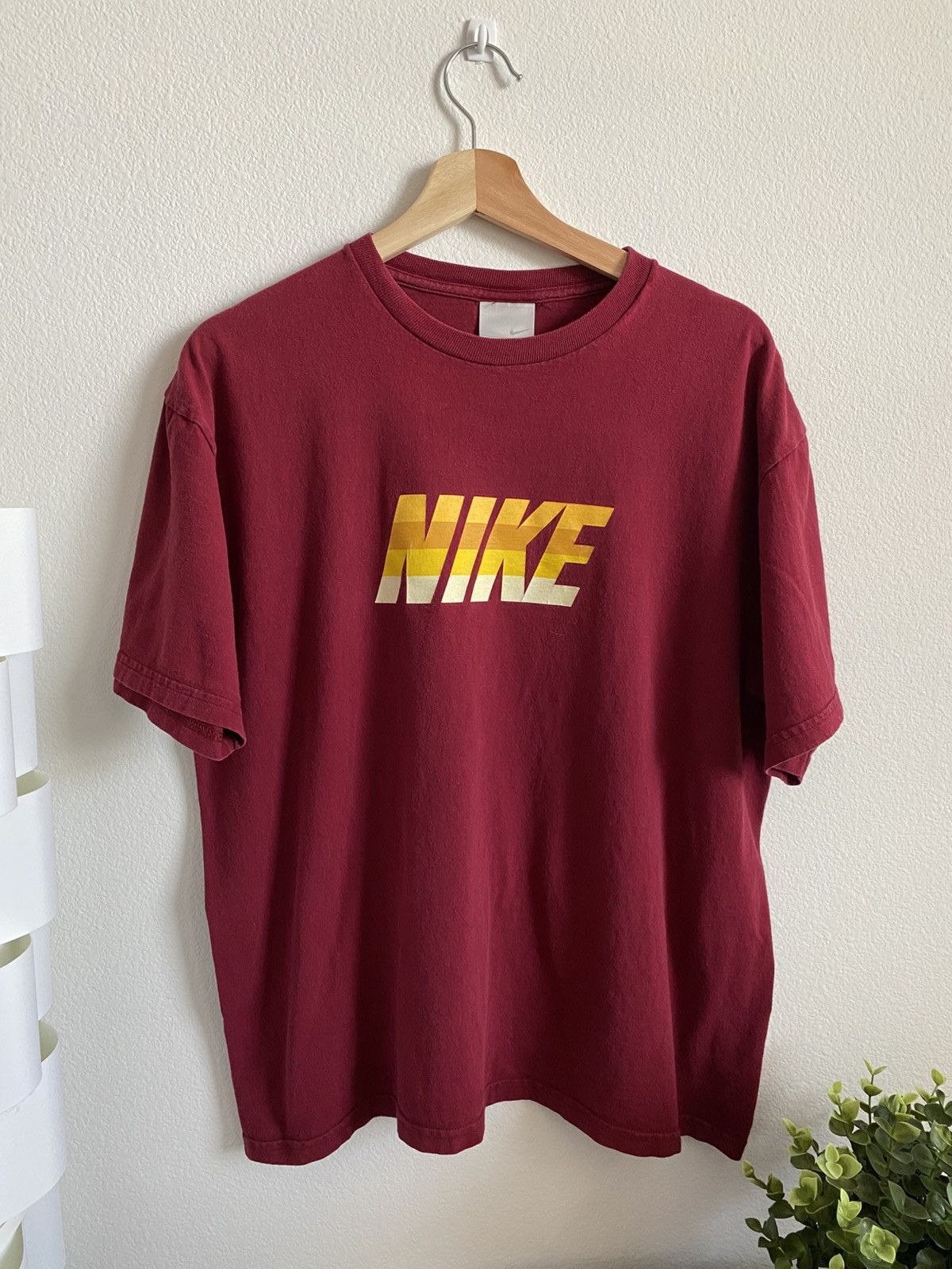 Nike Vintage 00s Nike Center Logo Spell Out Tee Size US L / EU 52-54 / 3 - 1 Thumbnail