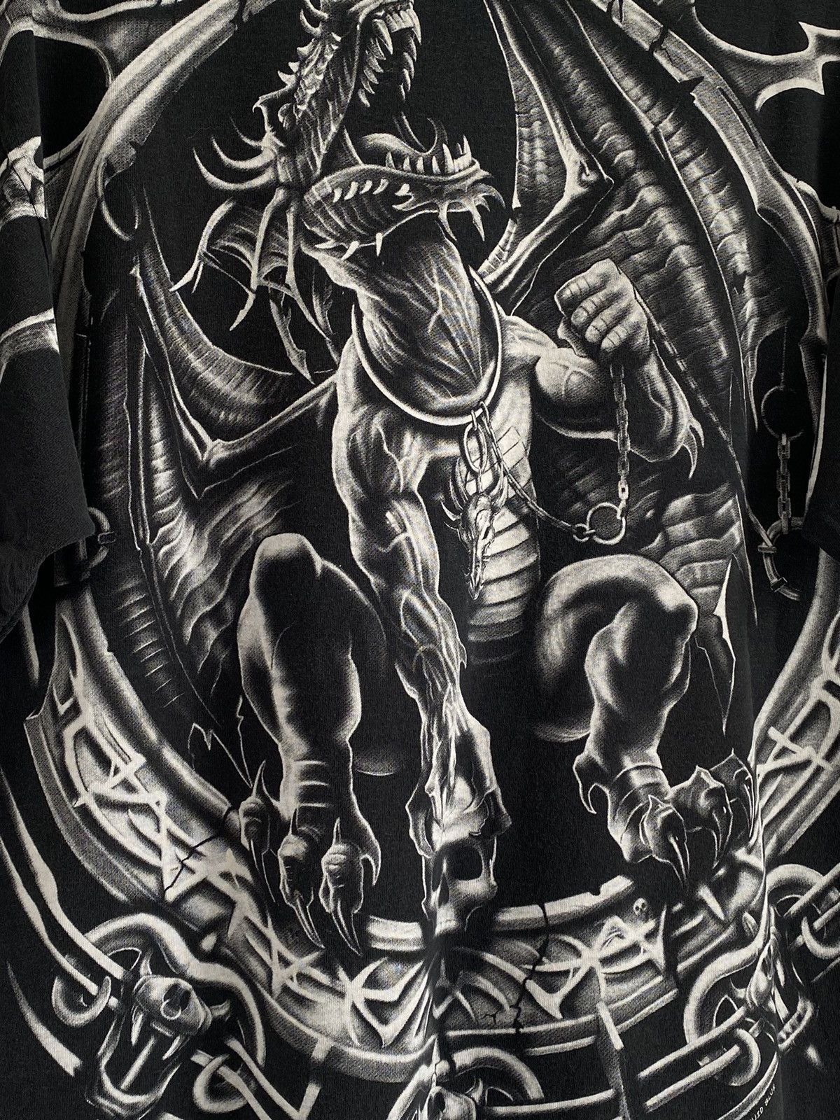 Liquid Blue × Vintage Vintage 2001 Liquid Blue Dragon All Overprint Size US L / EU 52-54 / 3 - 10 Thumbnail