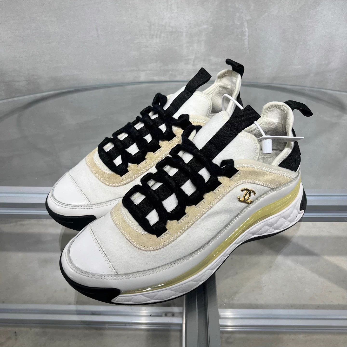 Chanel Chanel Panda Sneakers White Gold EU 36.5 Size US 5.5 / IT 35.5 - 2 Thumbnail