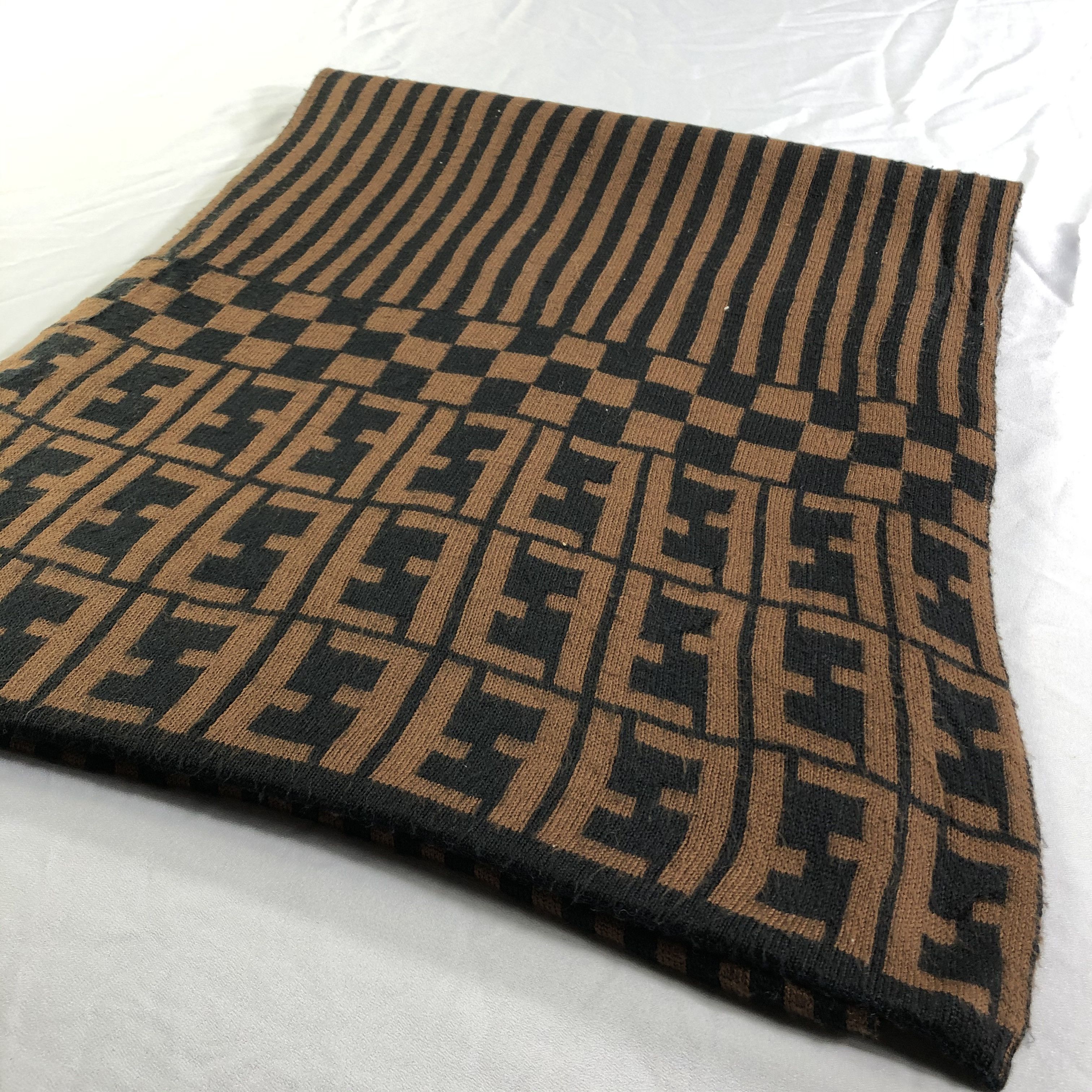 Japanese Brand Vintage Fendi Monogram Wool Scarf Muffler Neckwear V2317 Size ONE SIZE - 2 Thumbnail