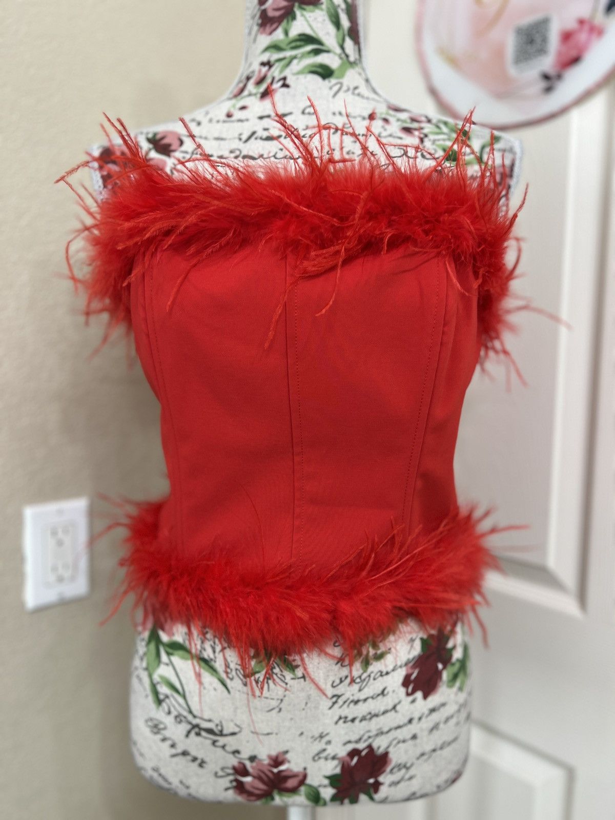 Fashion Nova Fashion Nova red top size L with feather trim Size L / US 10 / IT 46 - 2 Thumbnail